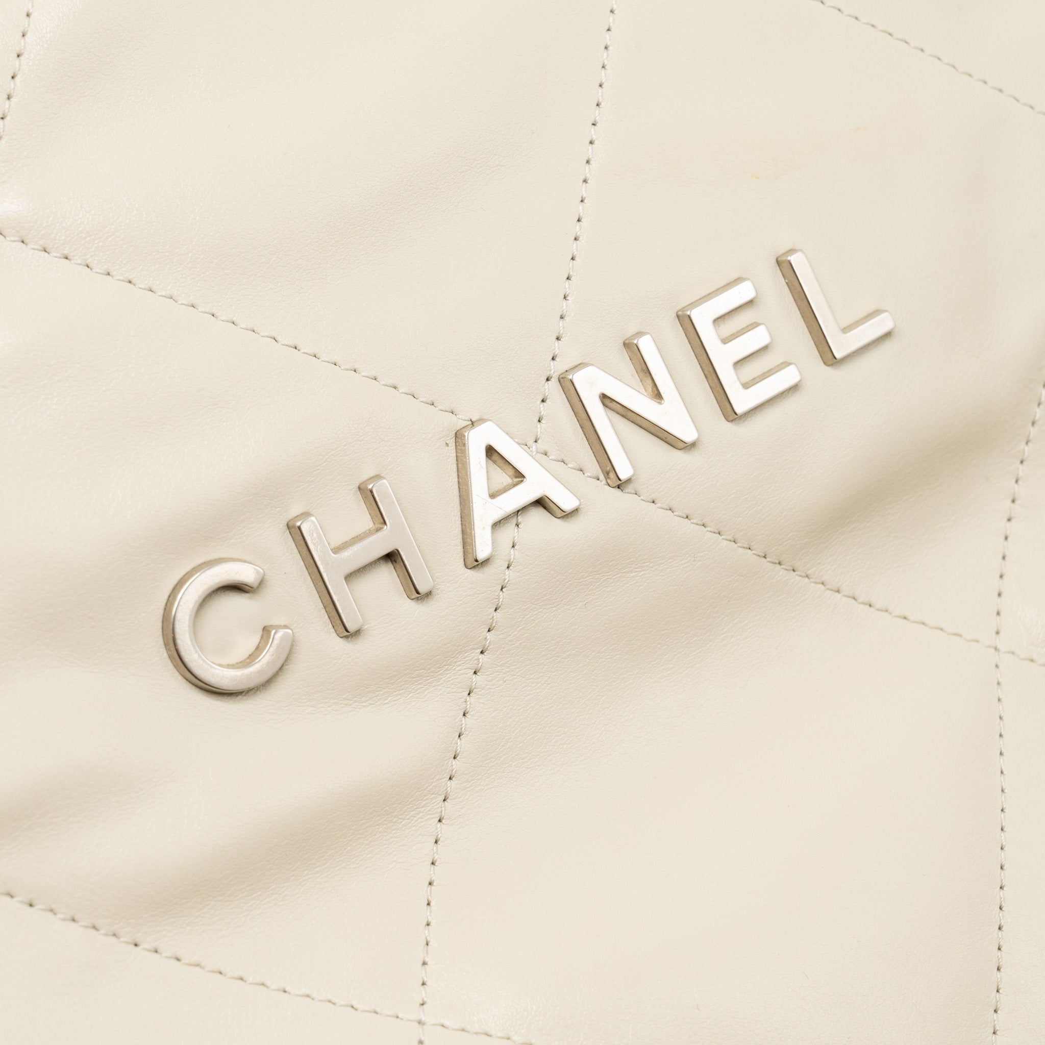 chanel-small-22-shiny-calfskin-light-grey-shw-microchip