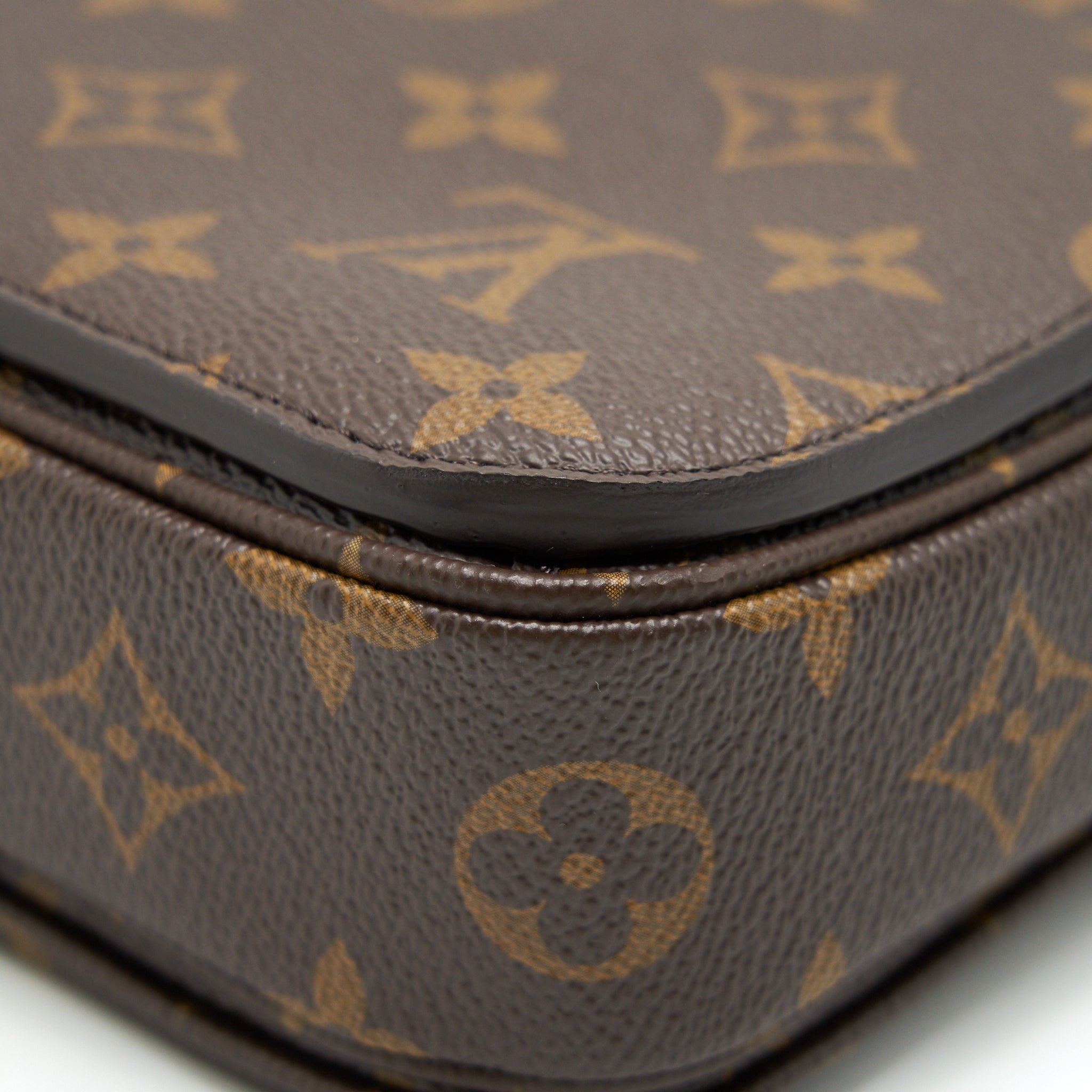 louis-vuitton-pochette-metis-monogram-canvas