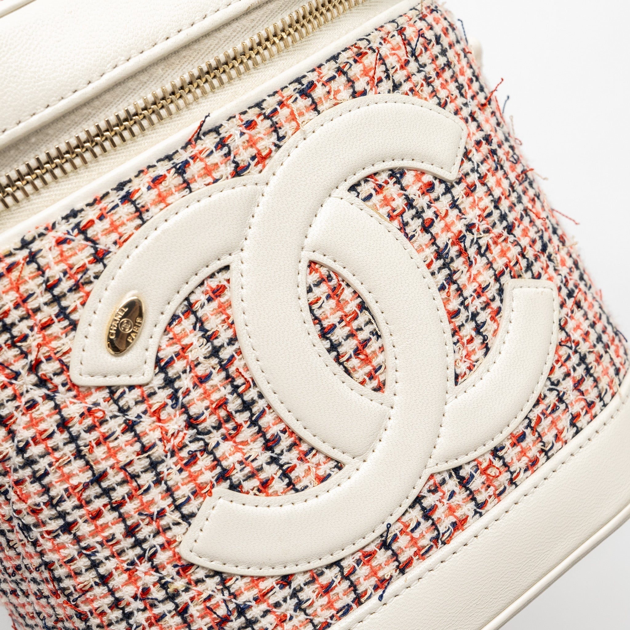 chanel-top-handle-vanity-case-with-chain-tweed-multicolour-white-lghw