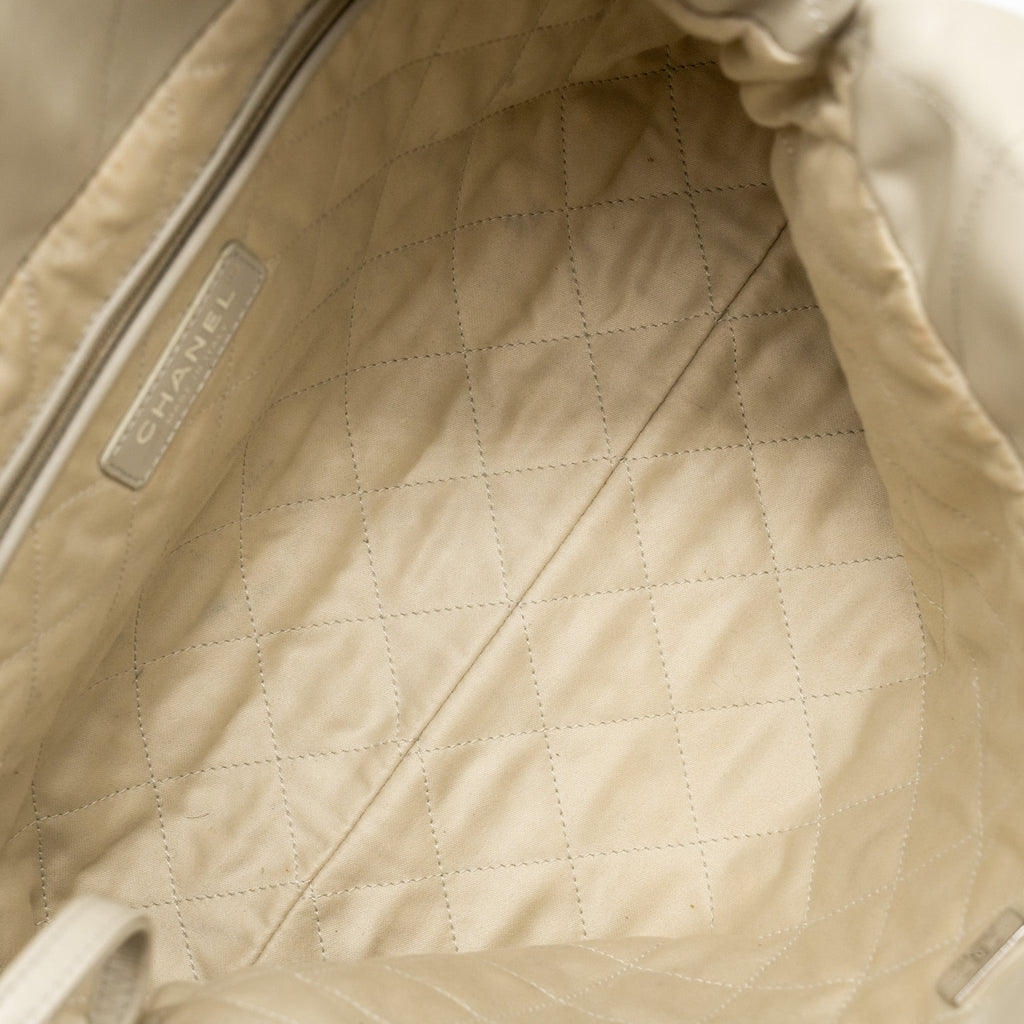 chanel-small-22-shiny-calfskin-light-grey-shw-microchip