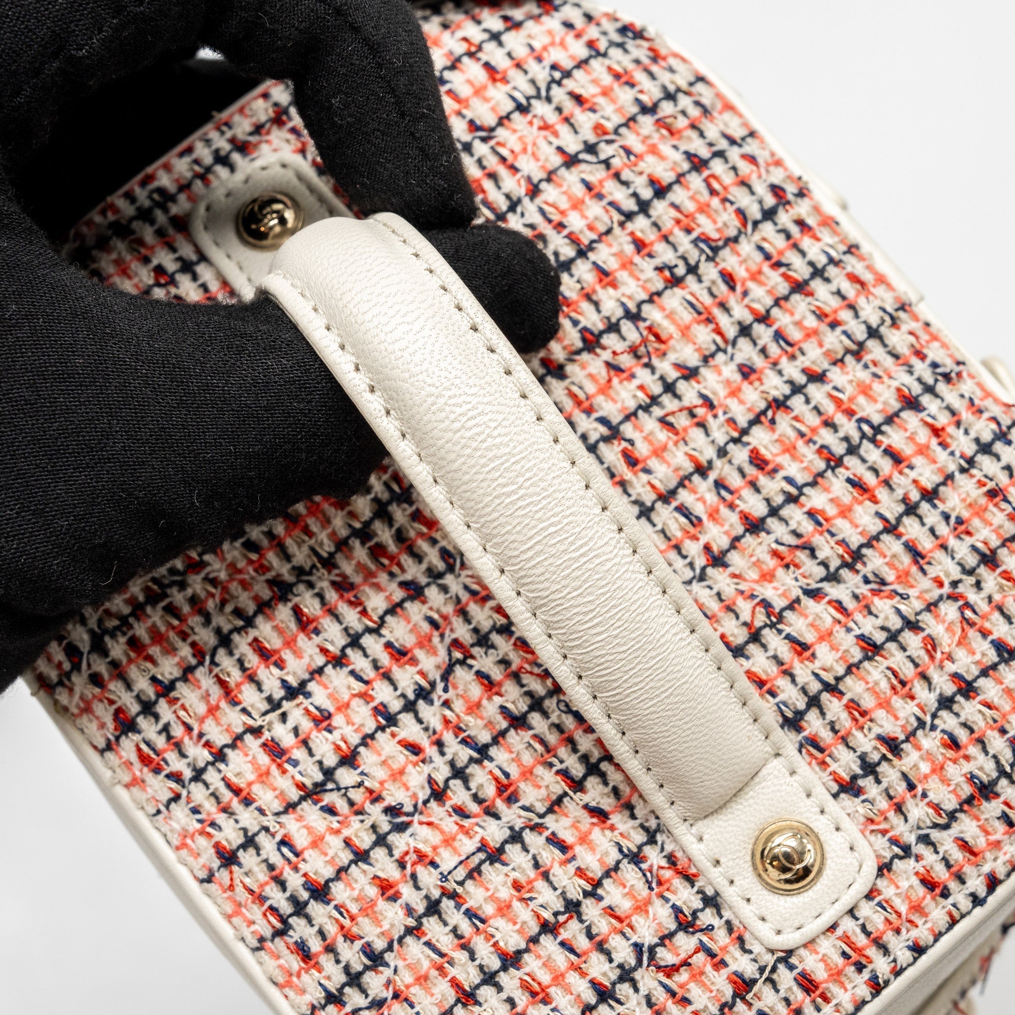 chanel-top-handle-vanity-case-with-chain-tweed-multicolour-white-lghw