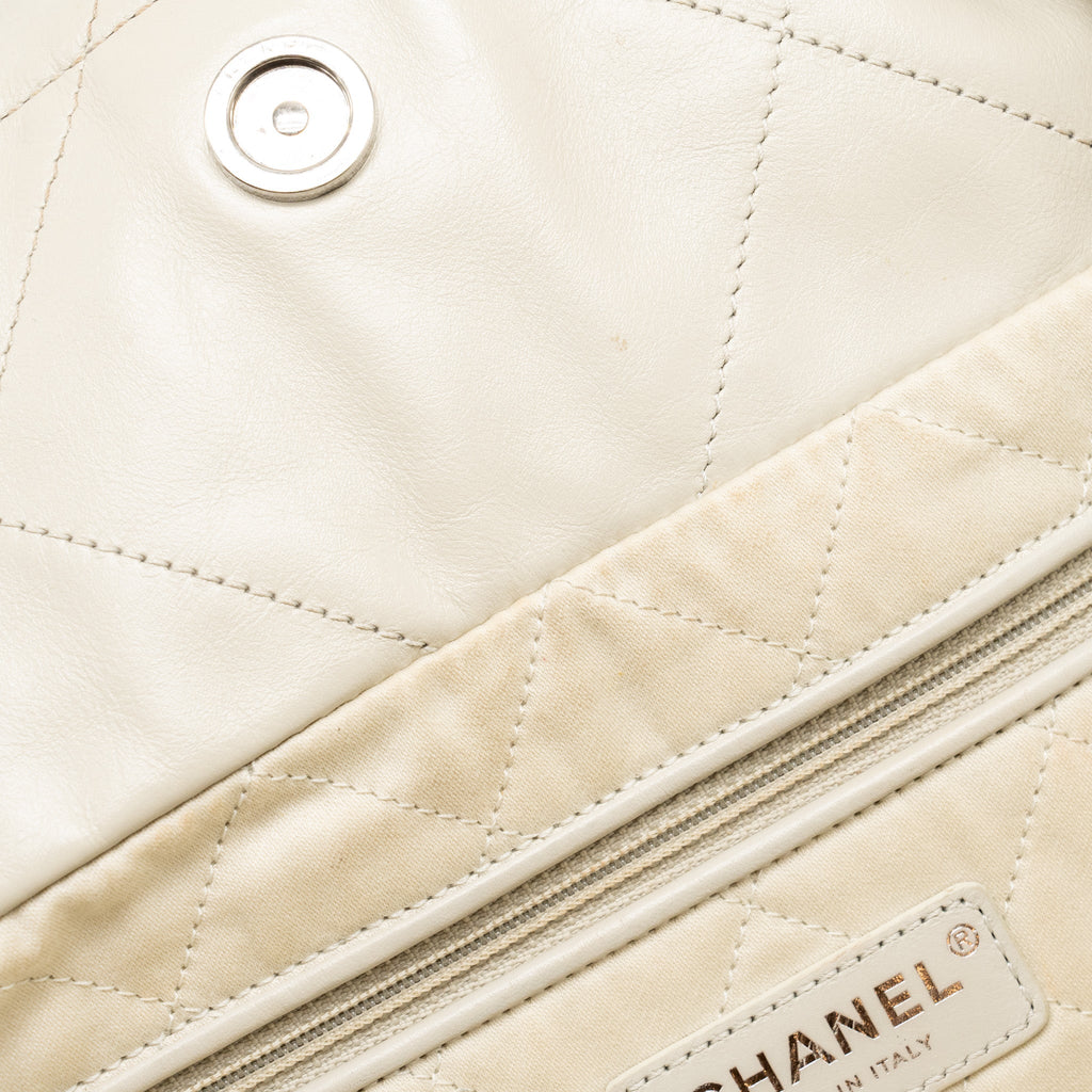 chanel-small-22-shiny-calfskin-light-grey-shw-microchip