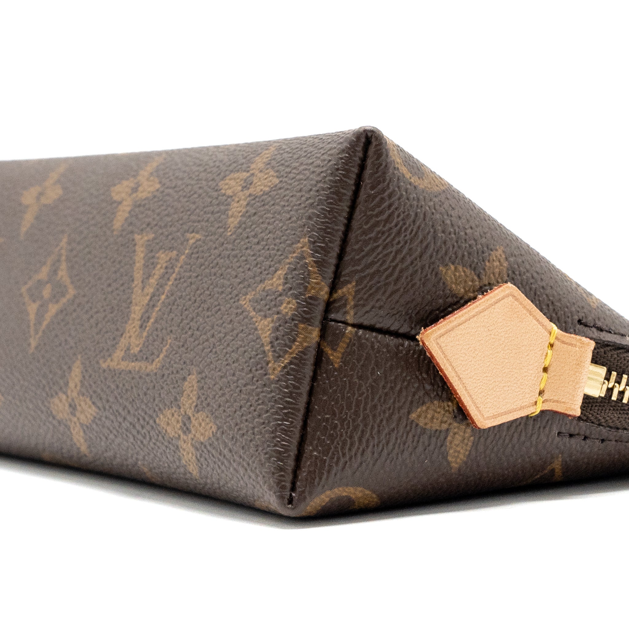 louis-vuitton-cosmetic-pouch-monogram-canvas-ghw