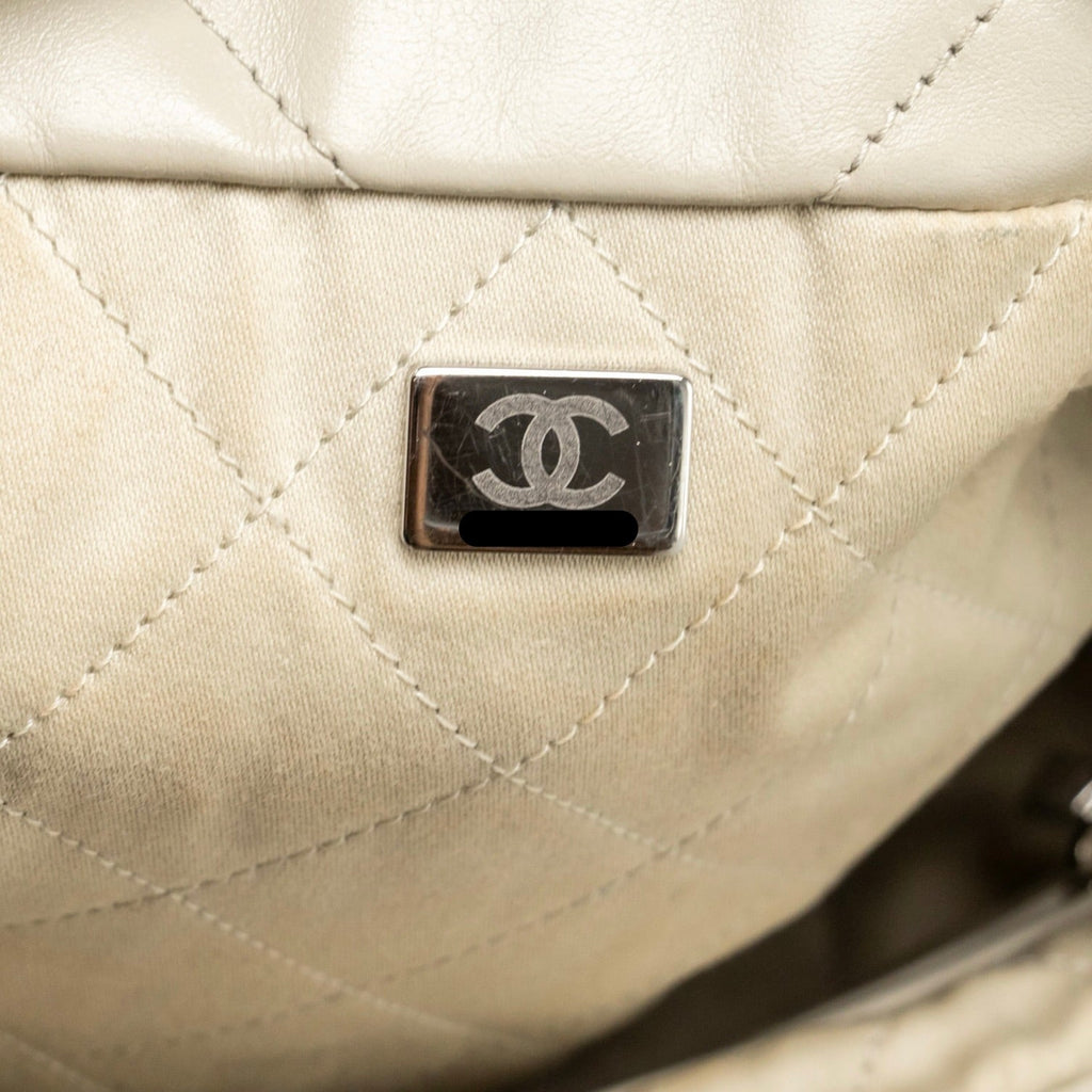 chanel-small-22-shiny-calfskin-light-grey-shw-microchip