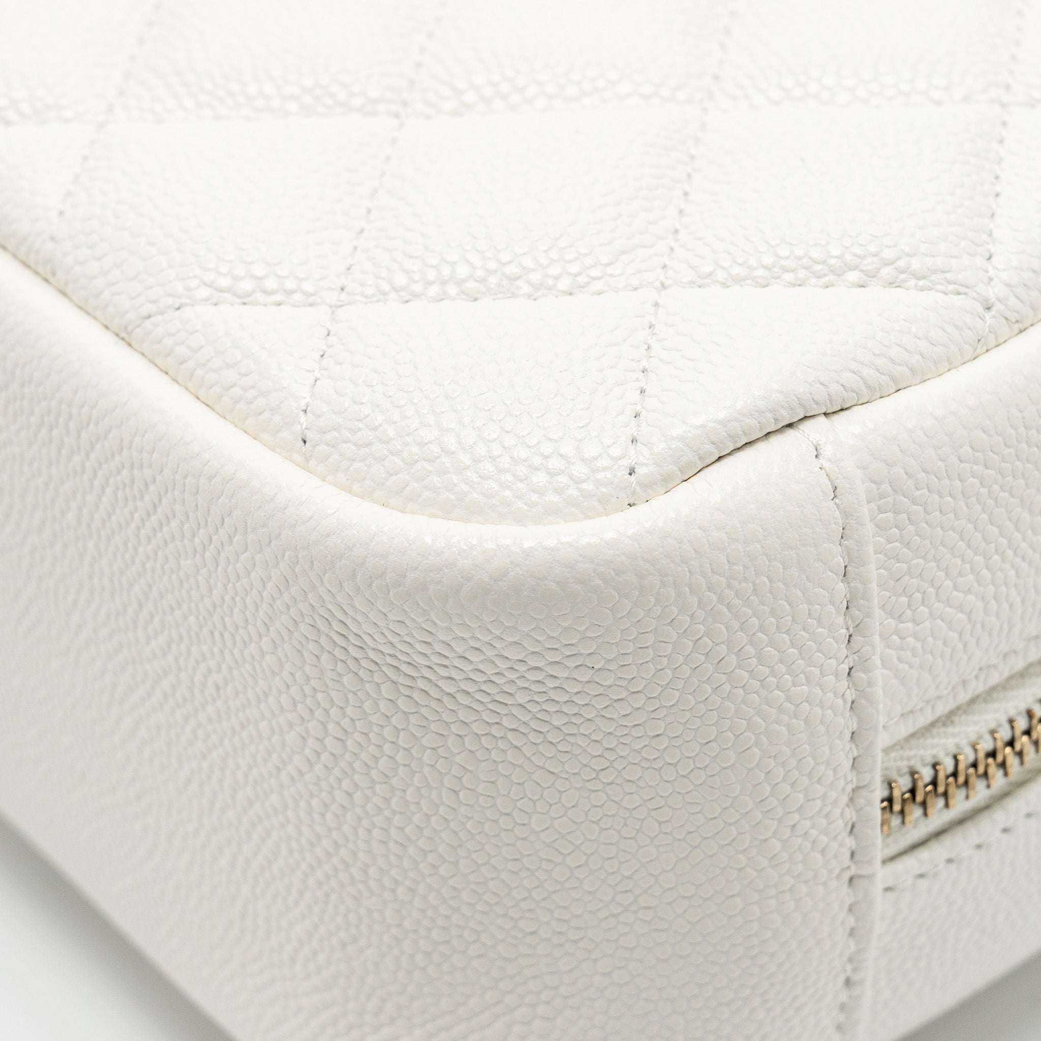 chanel-timeless-classic-pouch-grained-calfskin-white-lgwh-microchip
