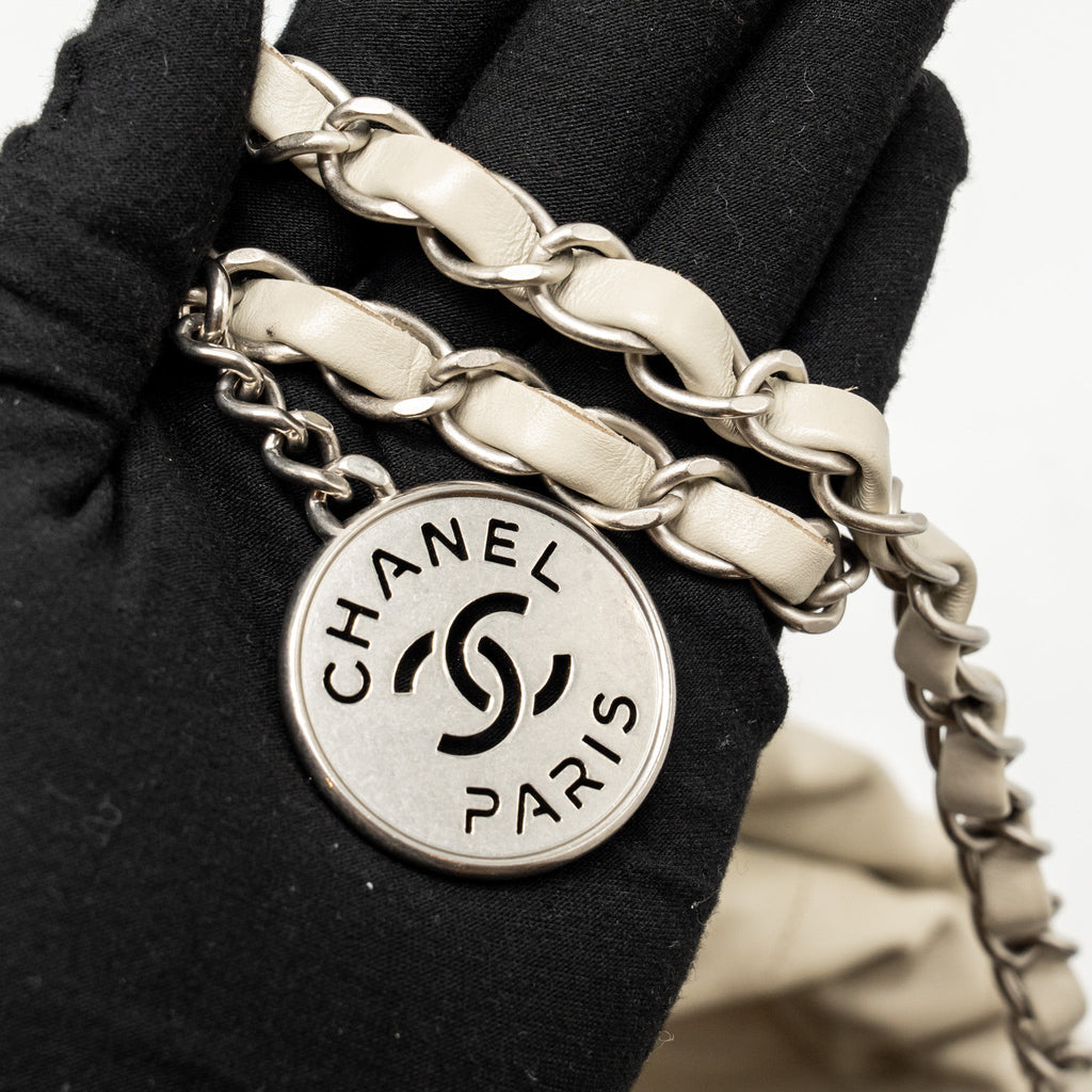 chanel-small-22-shiny-calfskin-light-grey-shw-microchip