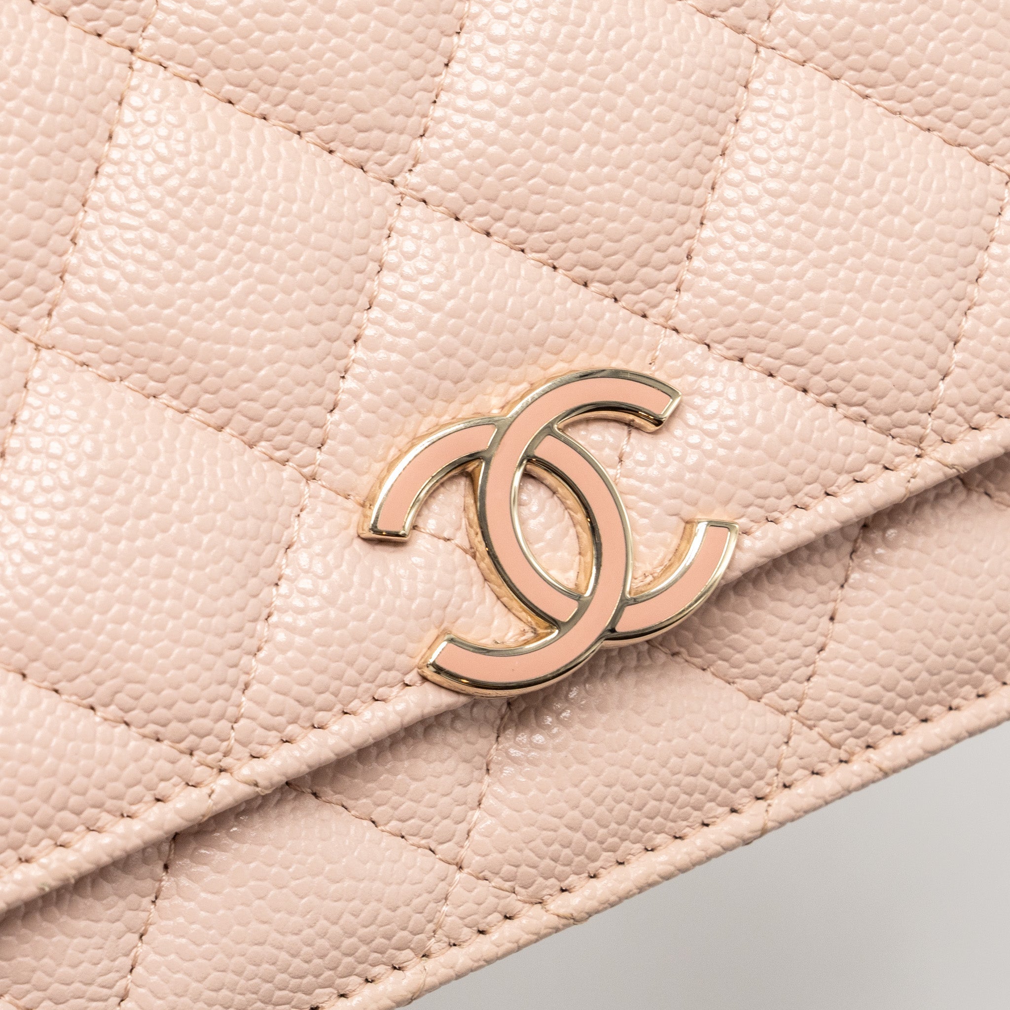 chanel-enamel-logo-quilted-wallet-on-chain-caviar-light-pink-lghw