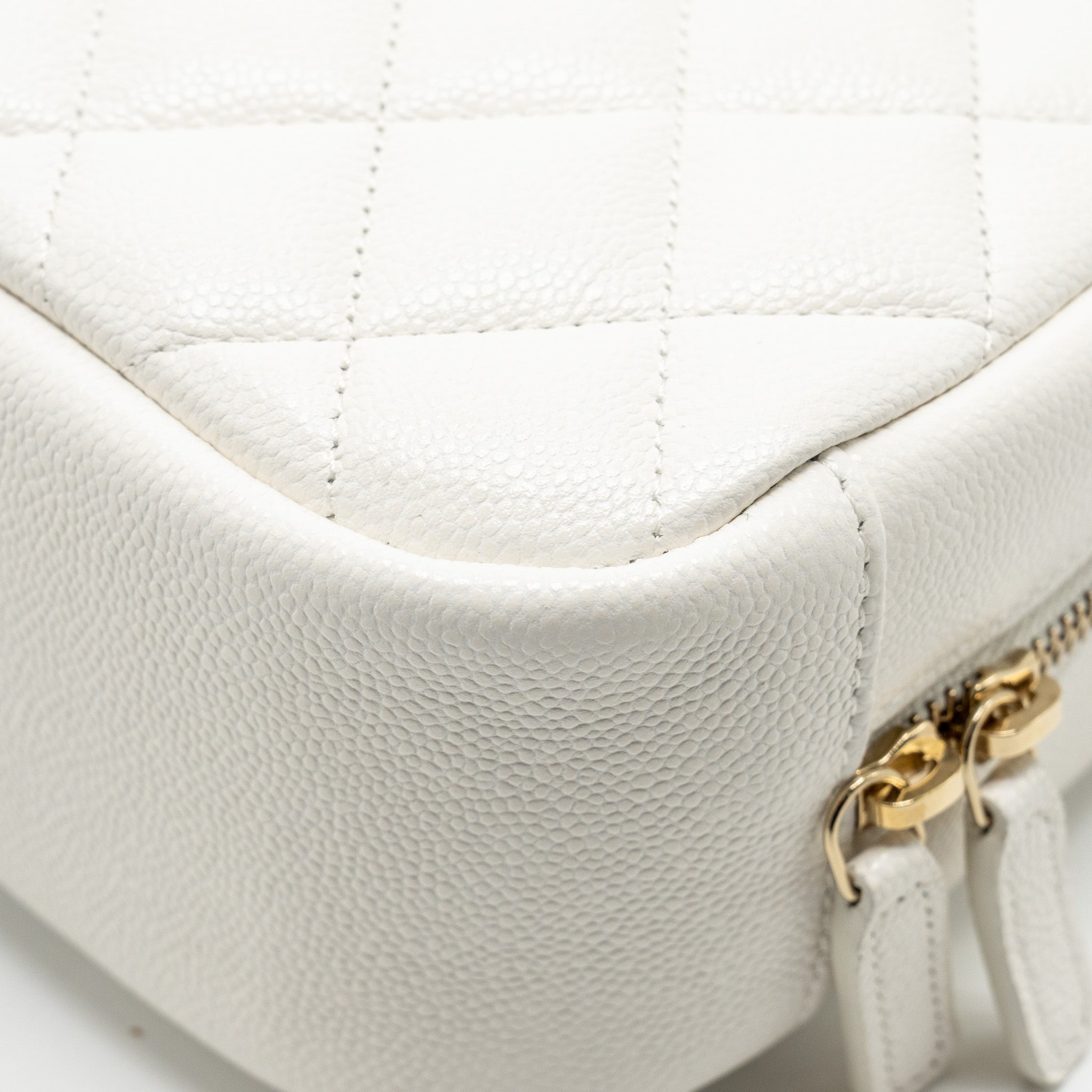 chanel-timeless-classic-pouch-grained-calfskin-white-lgwh-microchip