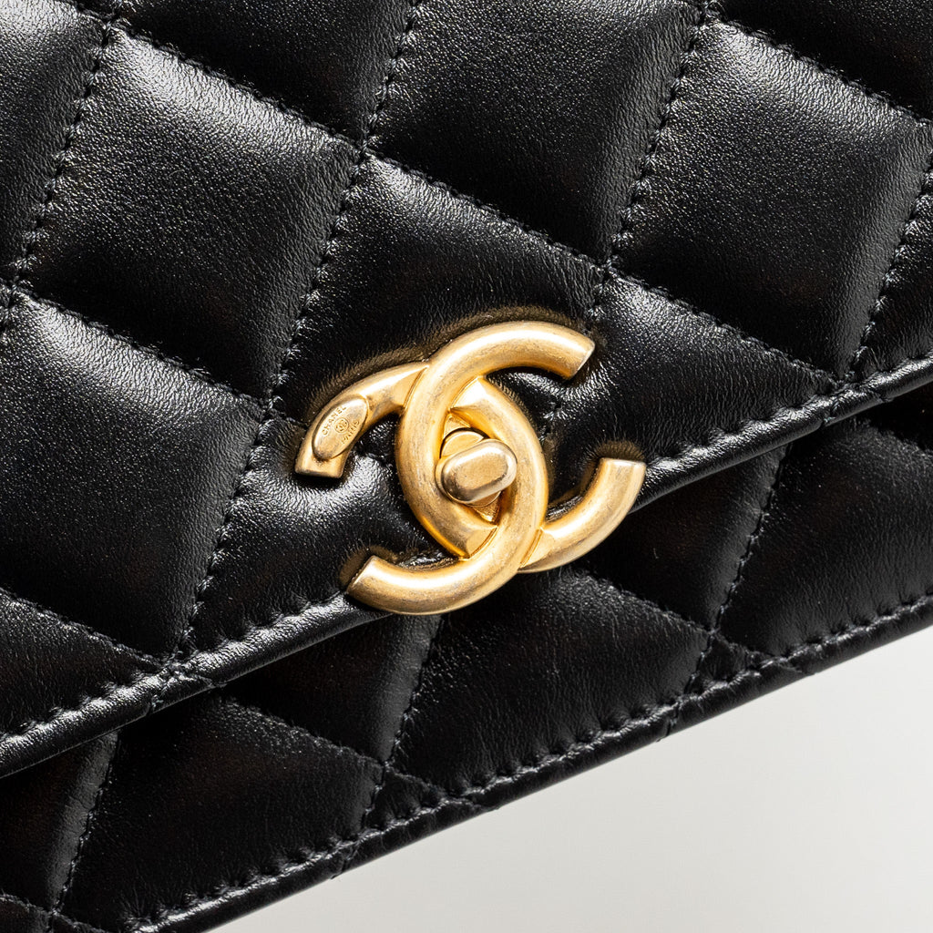 chanel-24c-gold-crush-wallet-on-chain-calfskin-black-ghwmicrochip