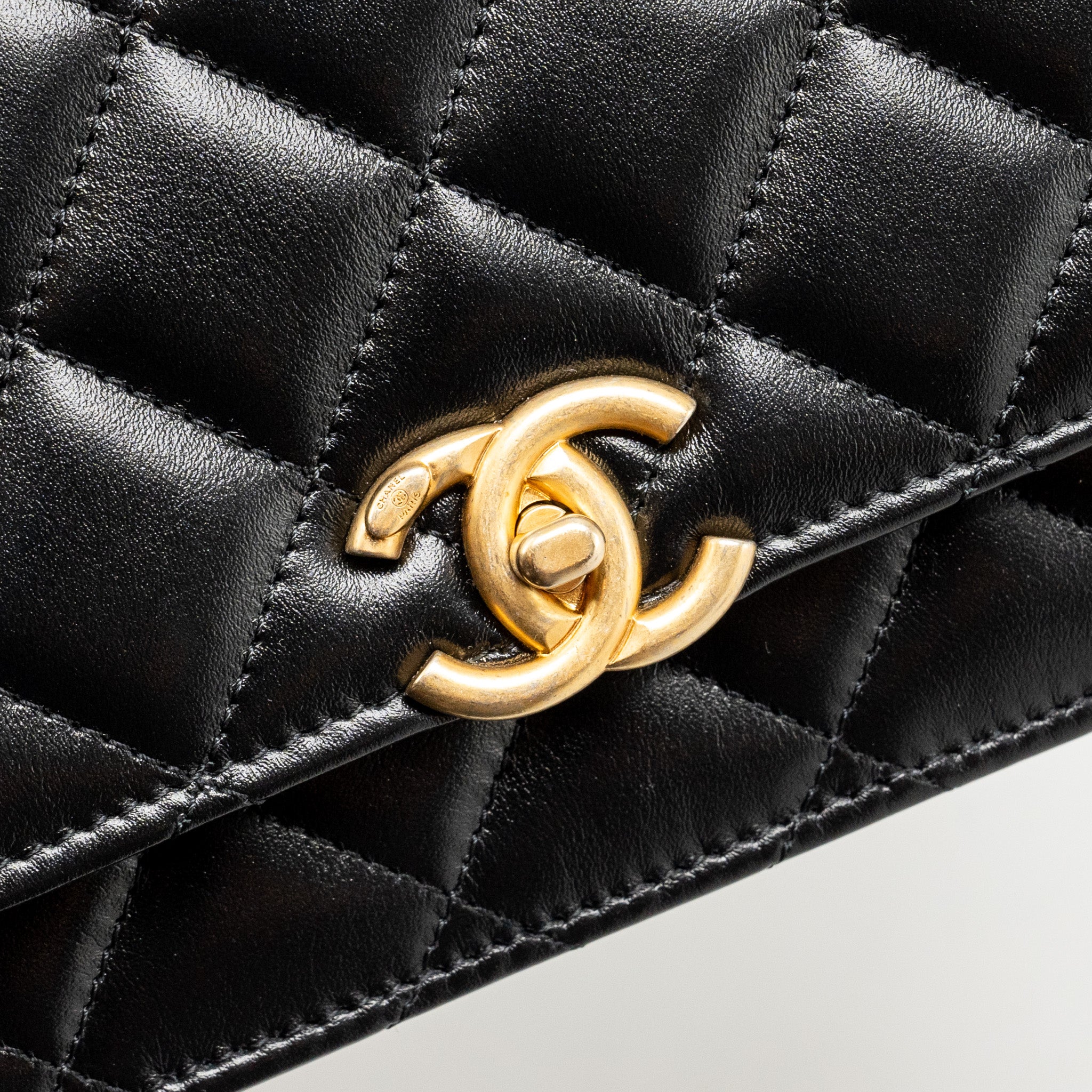 chanel-24c-gold-crush-wallet-on-chain-calfskin-black-ghwmicrochip