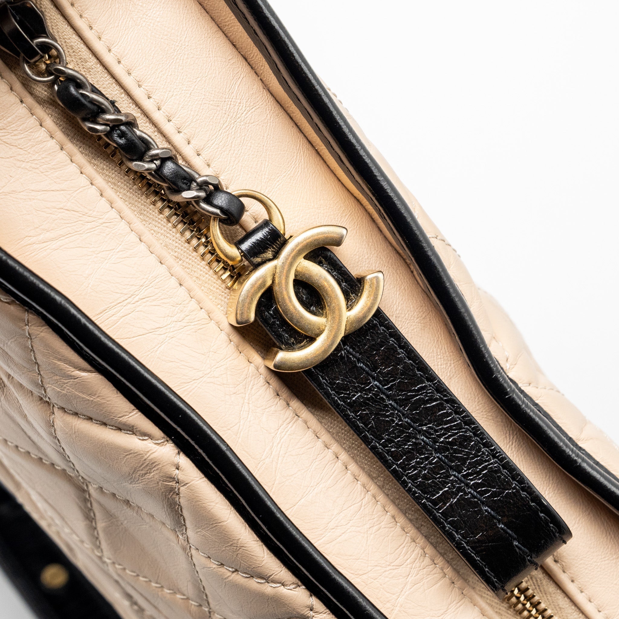 chanel-jumbo-classic-double-flap-caviar-beige-lghw-microchip