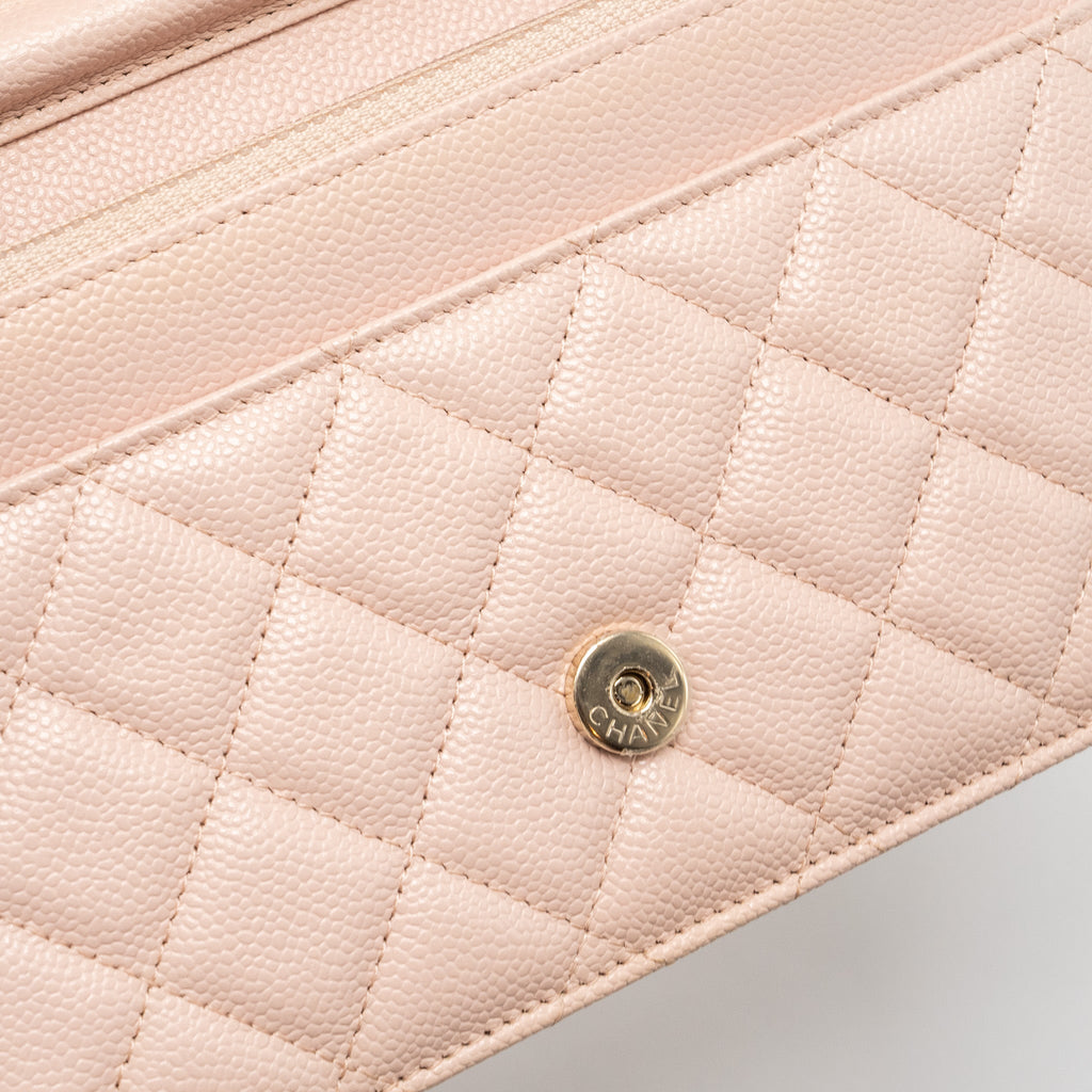 chanel-enamel-logo-quilted-wallet-on-chain-caviar-light-pink-lghw