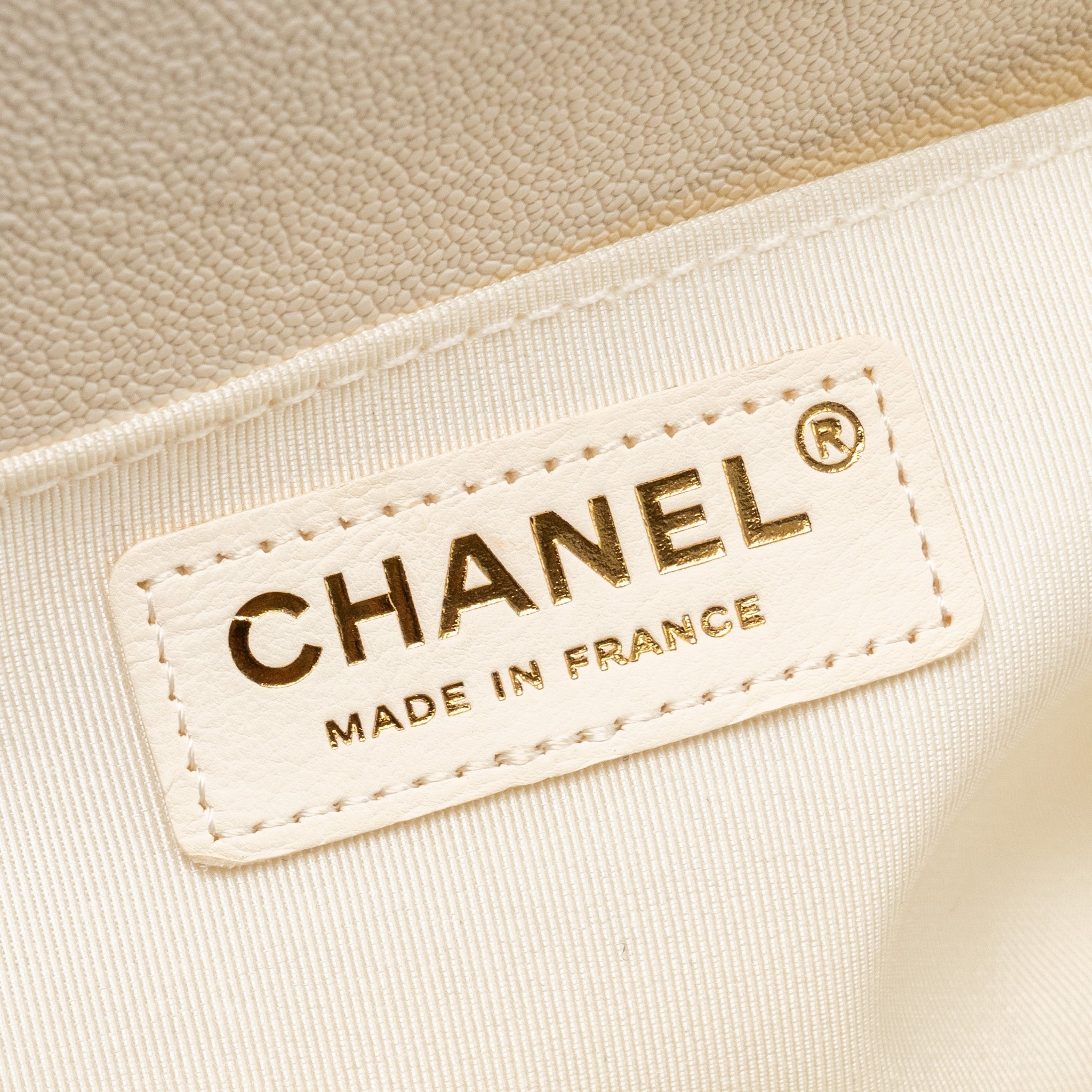 chanel-medium-boy-bag-caviar-white-lghw
