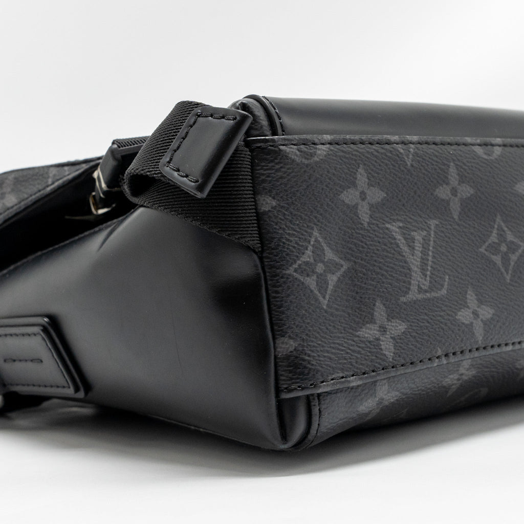 louis-vuitton-messenger-voyager-pm-monogram-canvas-black-shw