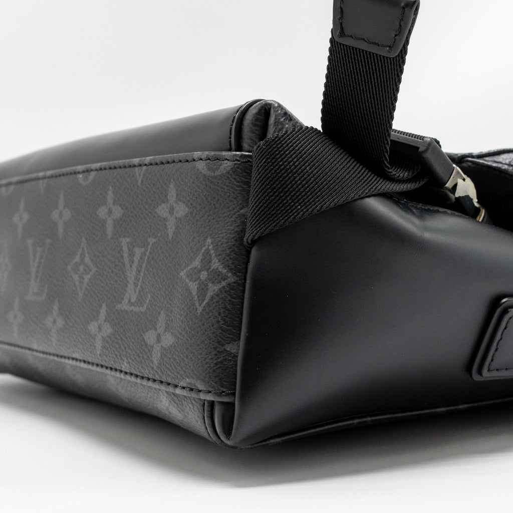 louis-vuitton-messenger-voyager-pm-monogram-canvas-black-shw