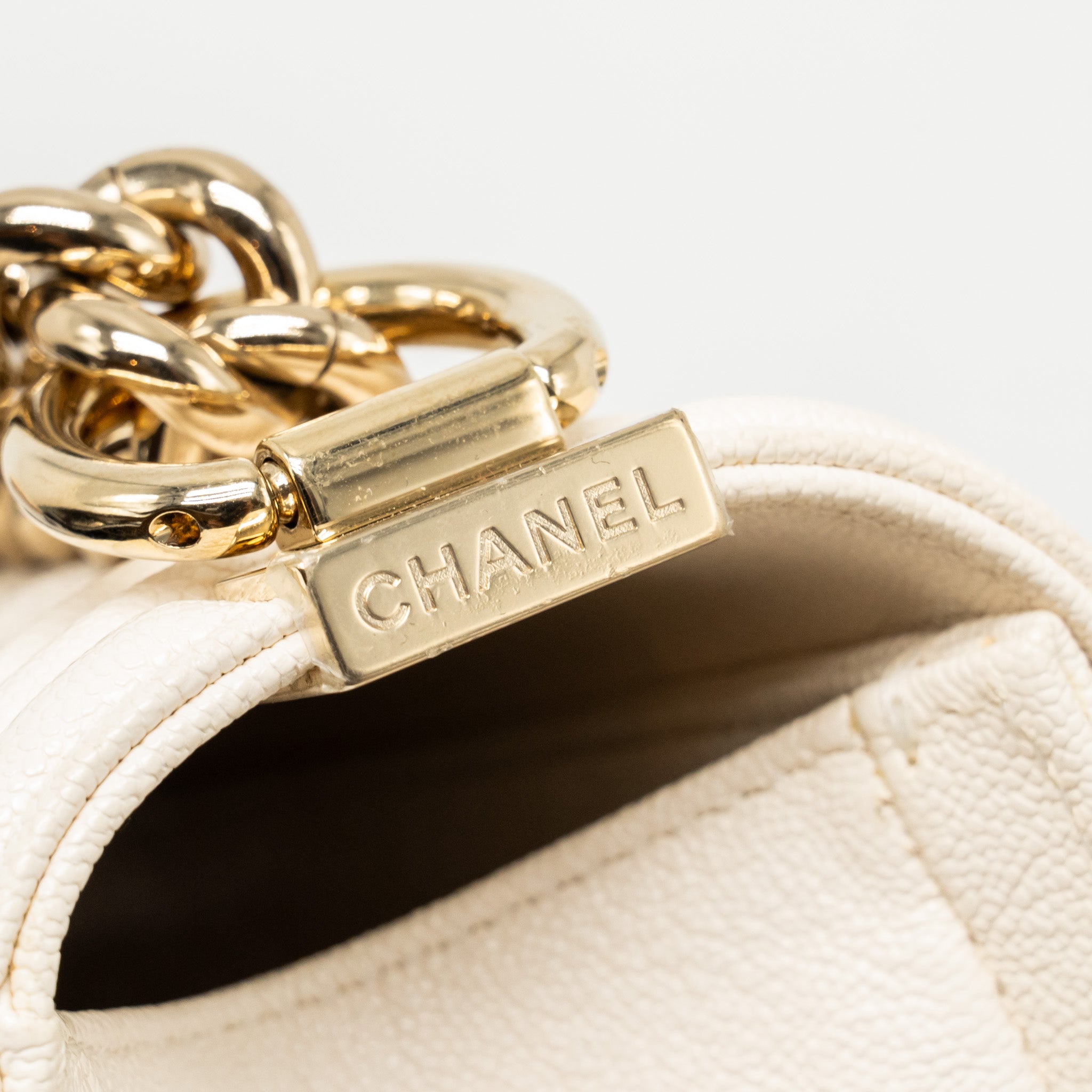 chanel-medium-boy-bag-caviar-white-lghw