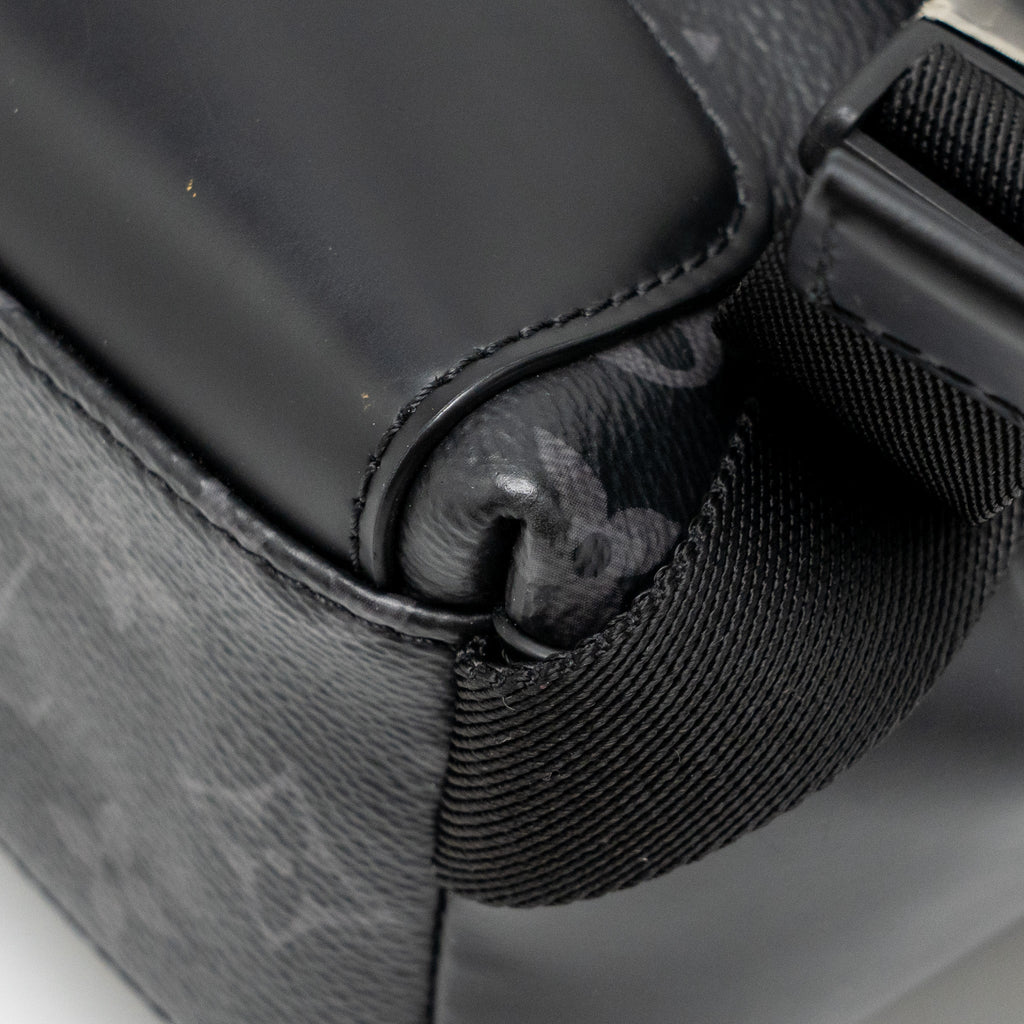 louis-vuitton-messenger-voyager-pm-monogram-canvas-black-shw