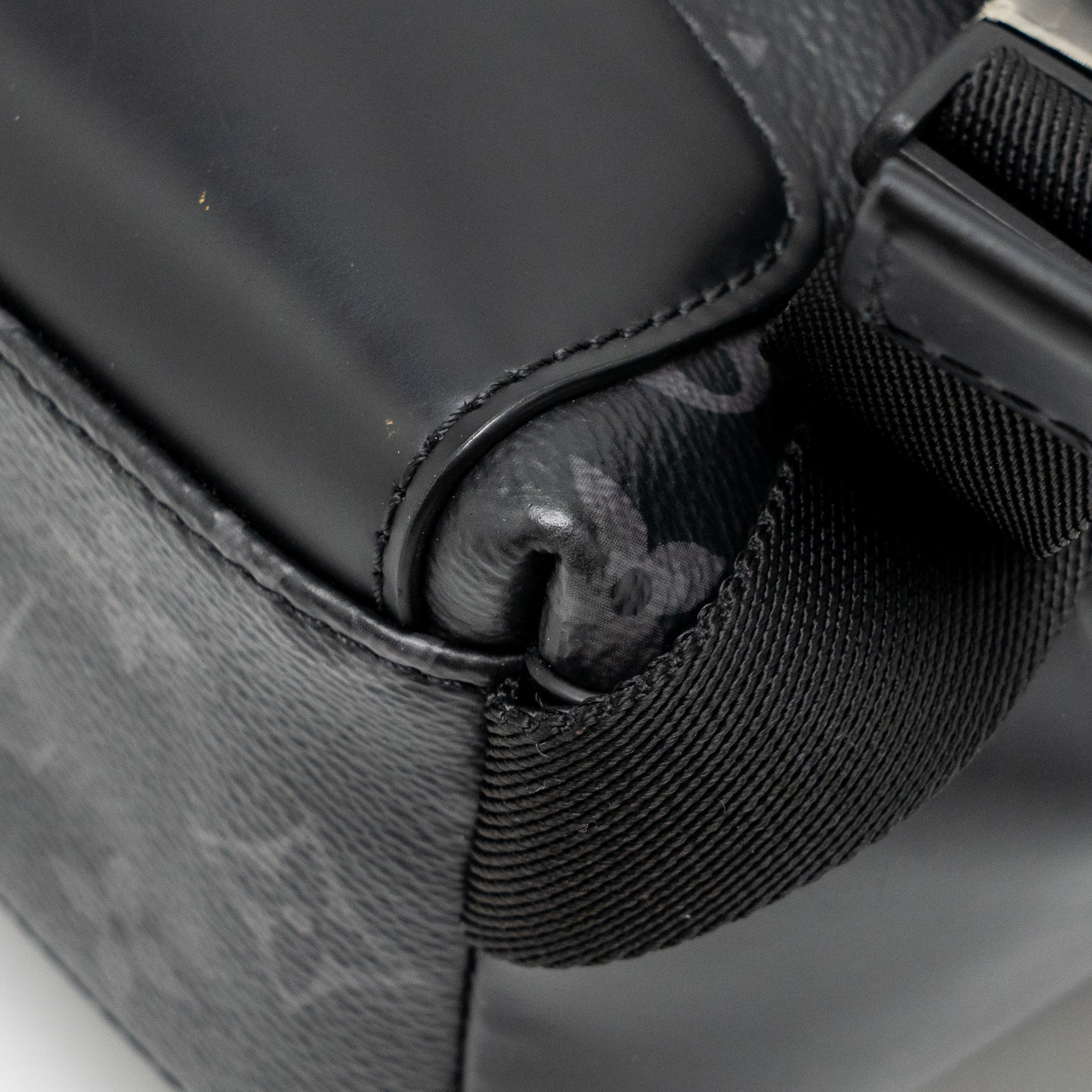 louis-vuitton-messenger-voyager-pm-monogram-canvas-black-shw