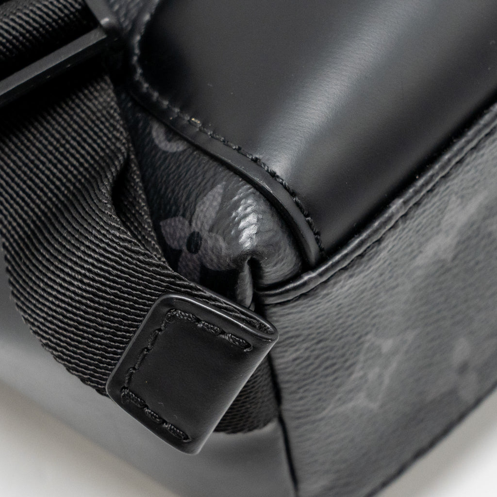 louis-vuitton-messenger-voyager-pm-monogram-canvas-black-shw