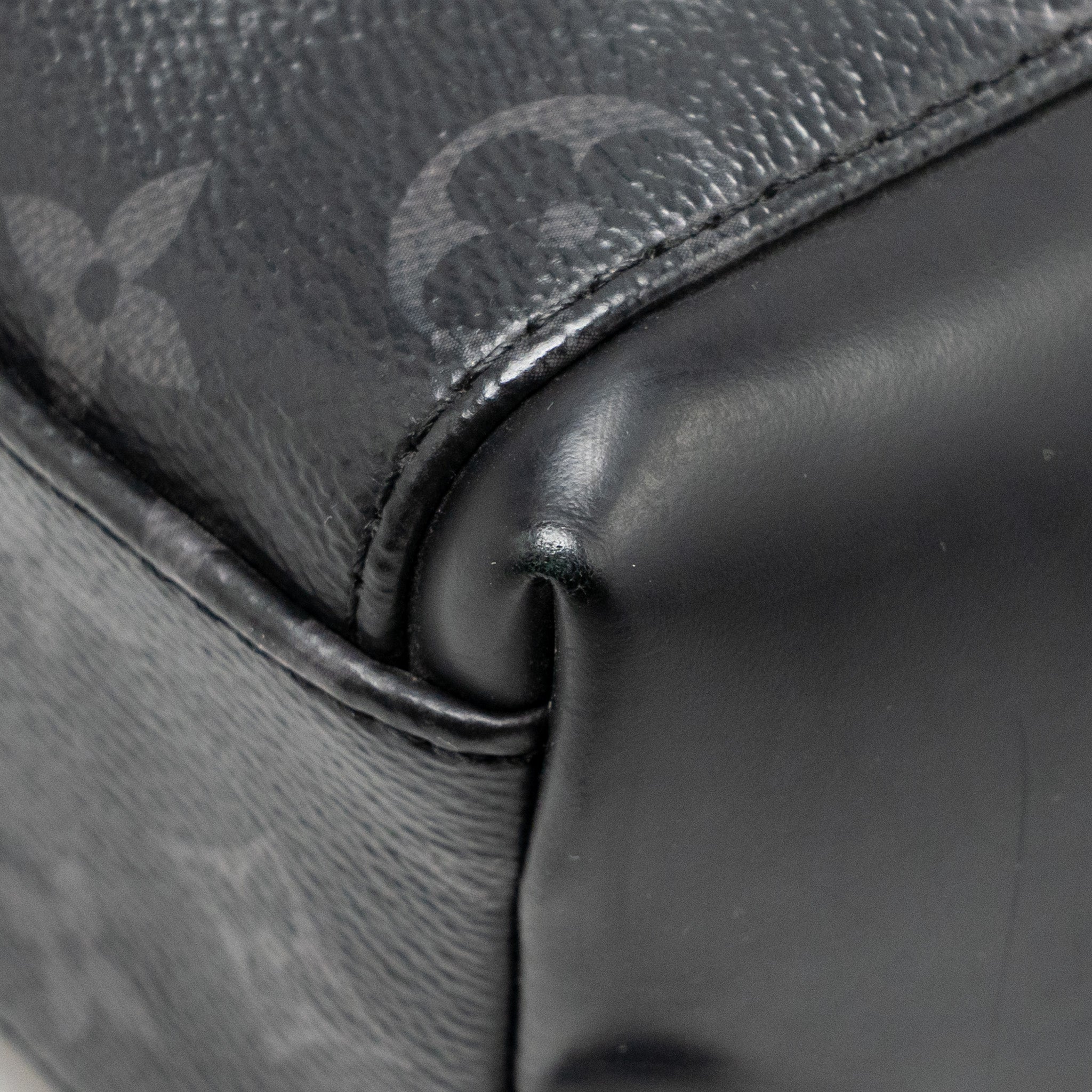 louis-vuitton-messenger-voyager-pm-monogram-canvas-black-shw