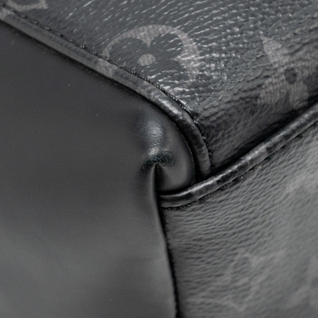 louis-vuitton-messenger-voyager-pm-monogram-canvas-black-shw
