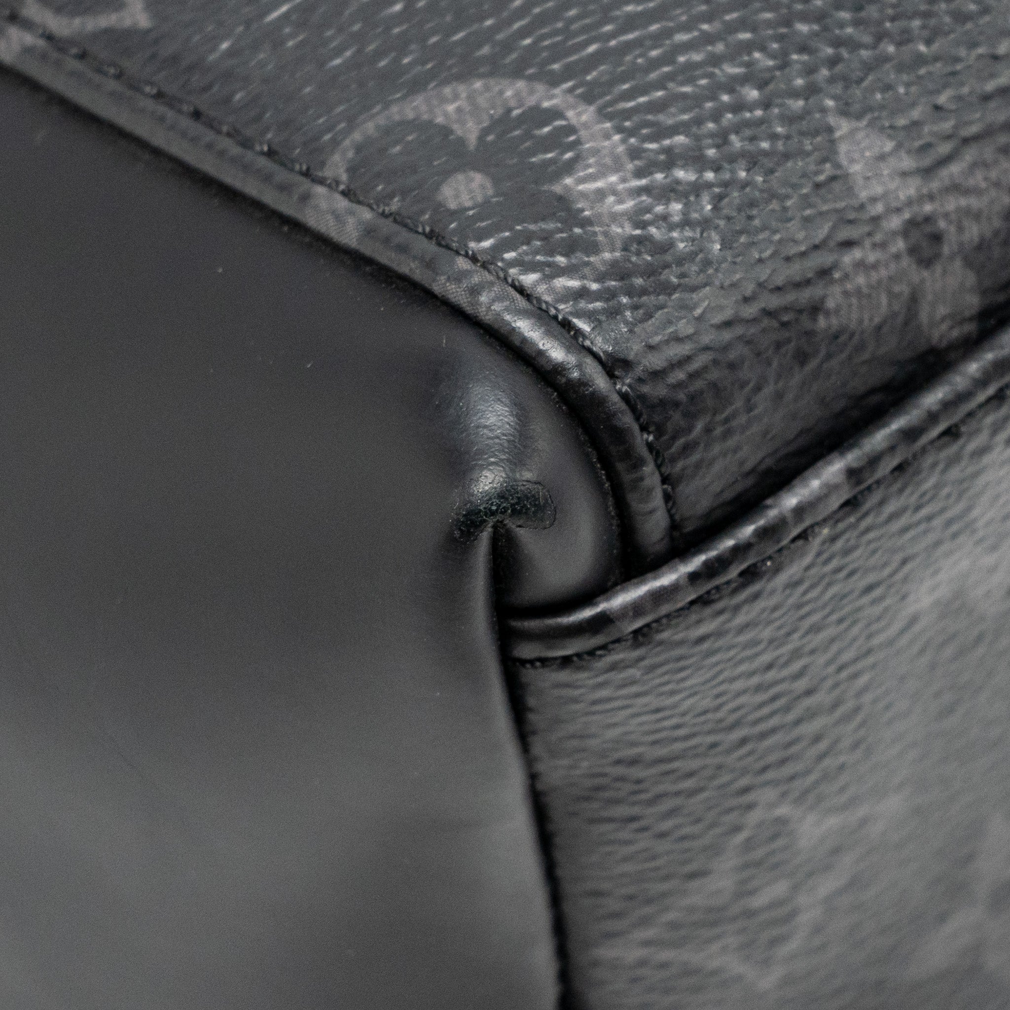 louis-vuitton-messenger-voyager-pm-monogram-canvas-black-shw