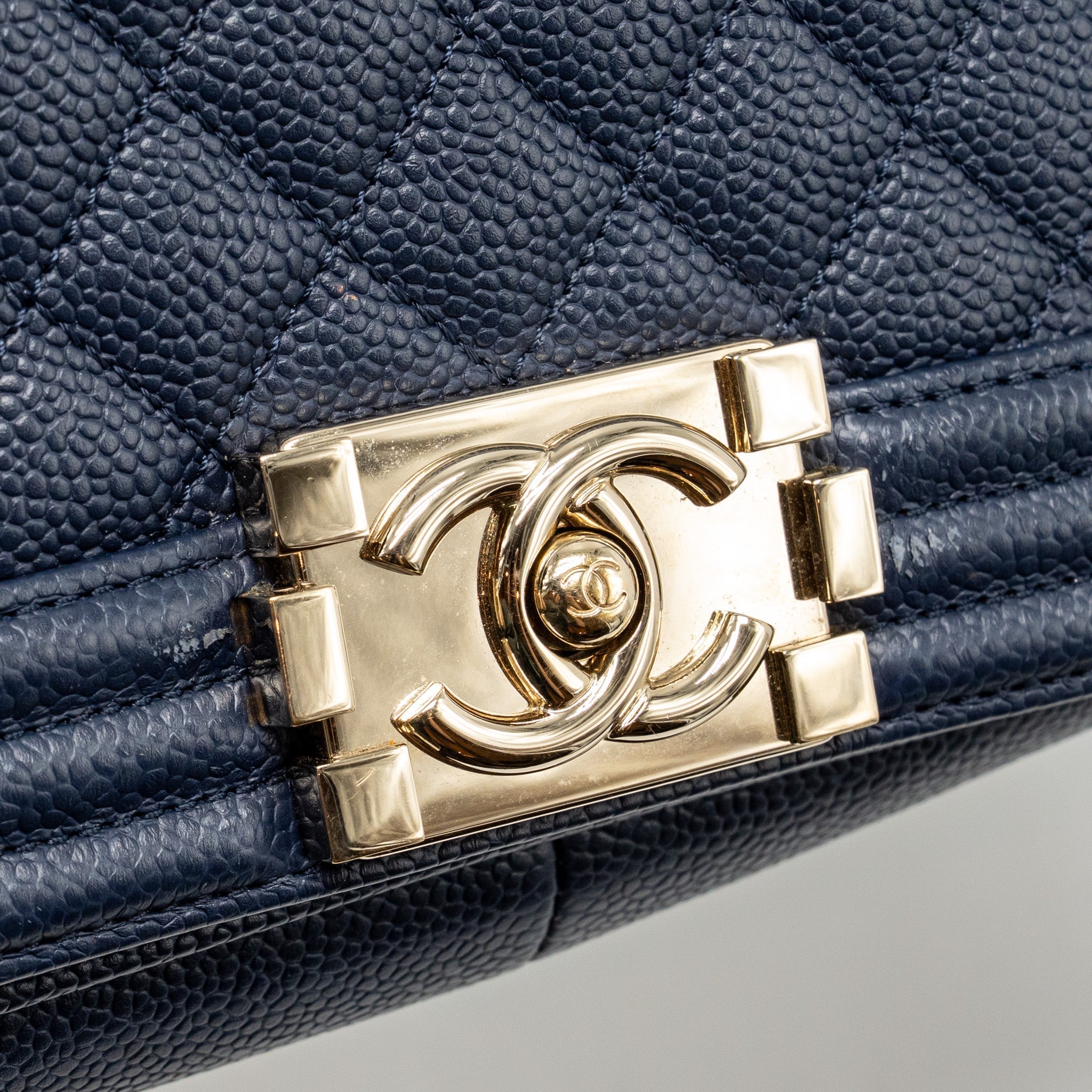 chanel-medium-boy-bag-caviar-navy-lghw