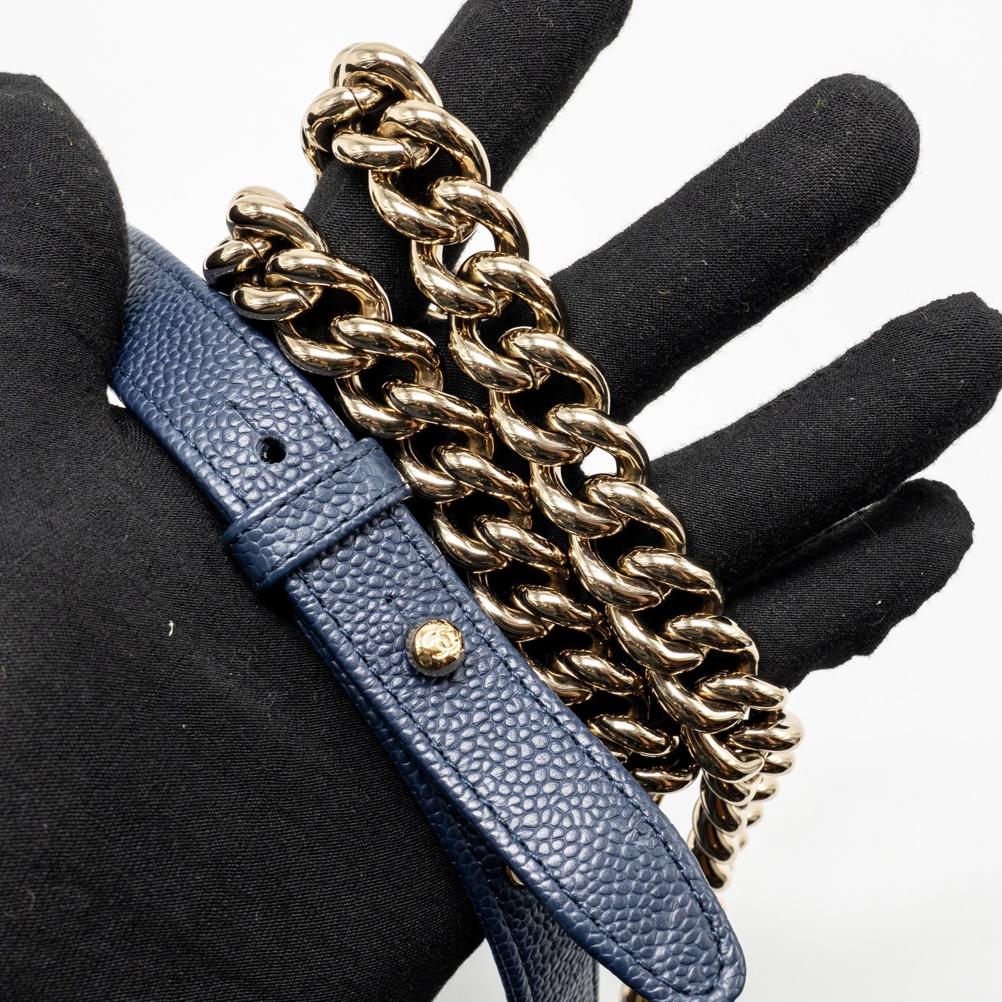 chanel-medium-boy-bag-caviar-navy-lghw