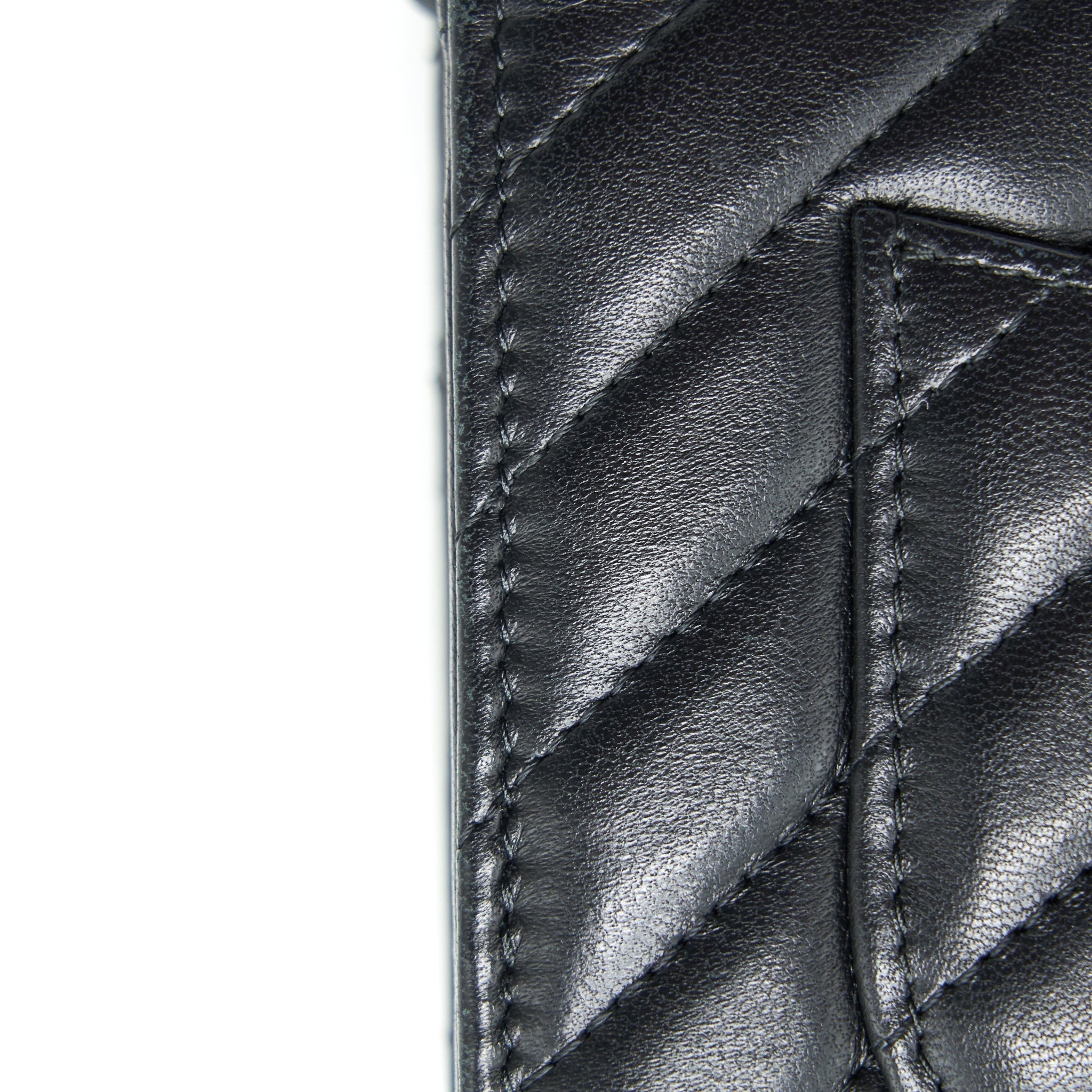 chanel-chevron-wallet-on-chain-lambskin-black-with-ghw