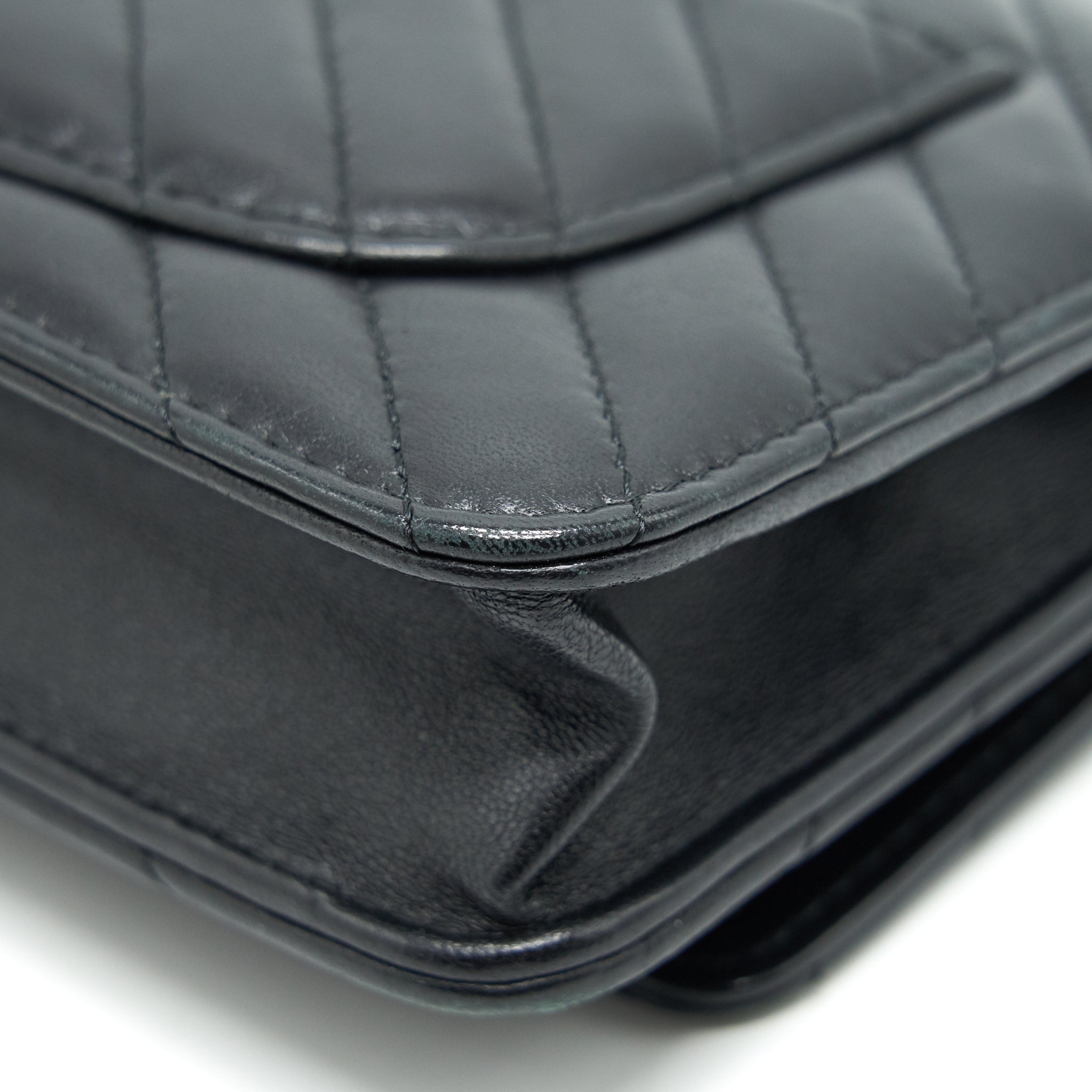 chanel-chevron-wallet-on-chain-lambskin-black-with-ghw