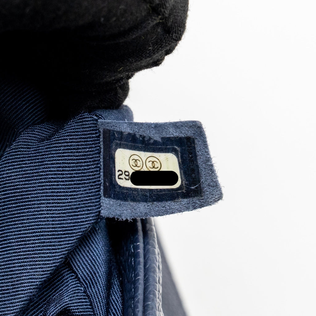 chanel-medium-boy-bag-caviar-navy-lghw
