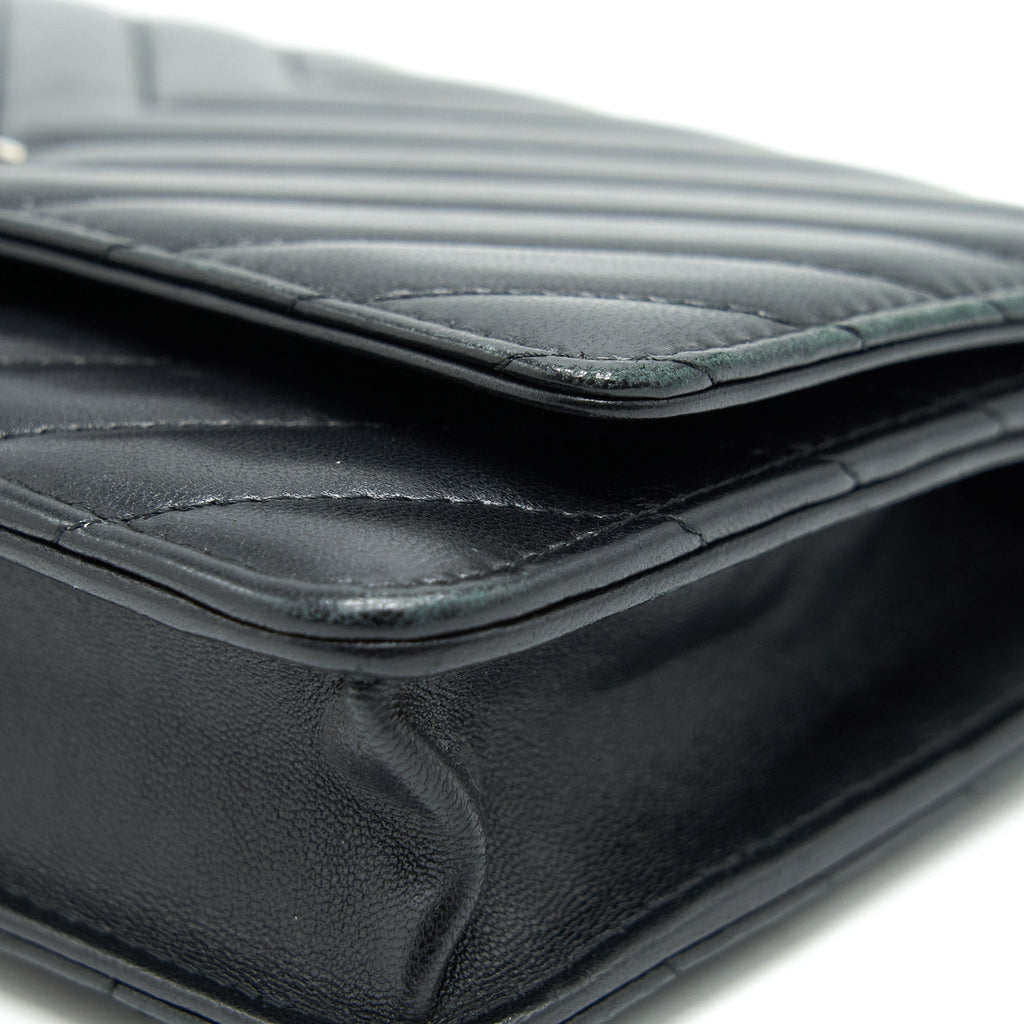 chanel-chevron-wallet-on-chain-lambskin-black-with-ghw