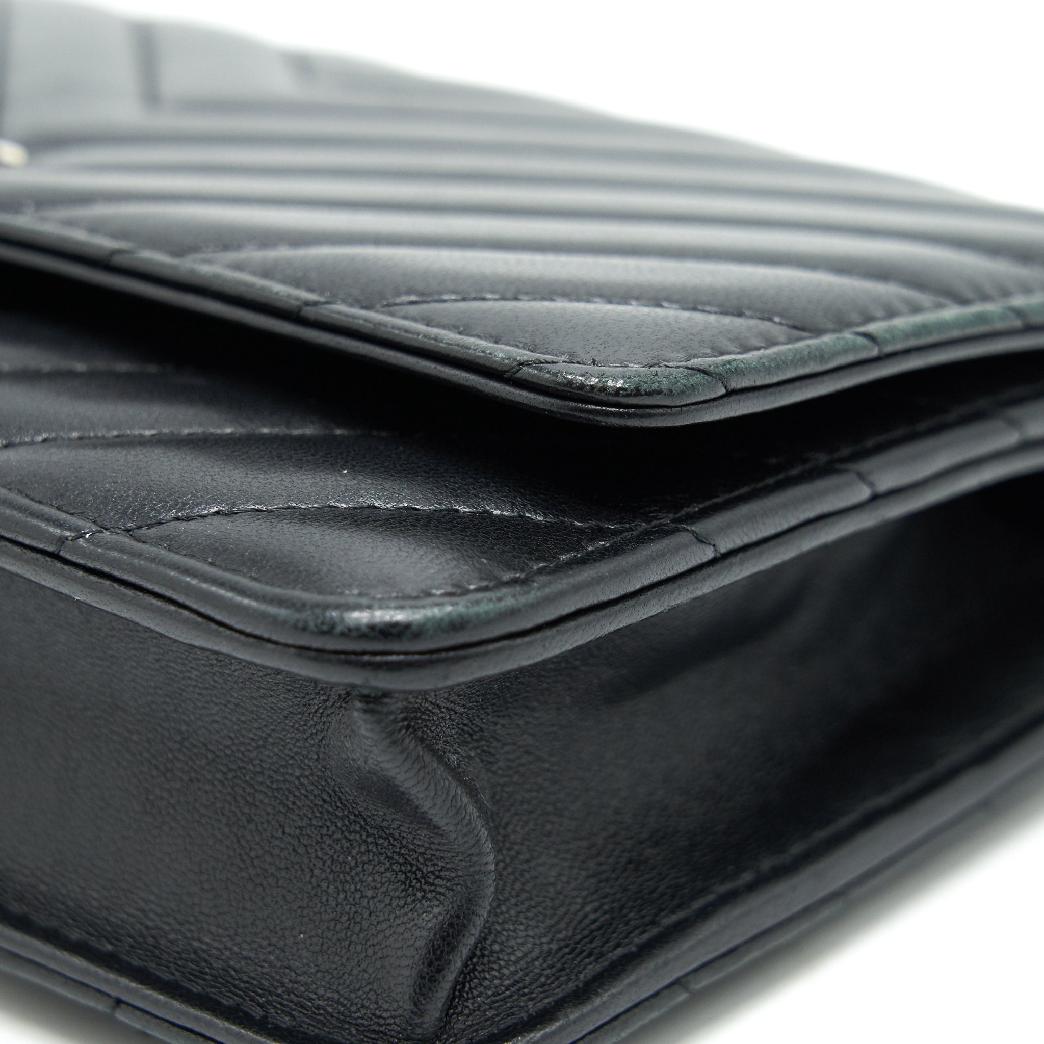 chanel-chevron-wallet-on-chain-lambskin-black-with-ghw