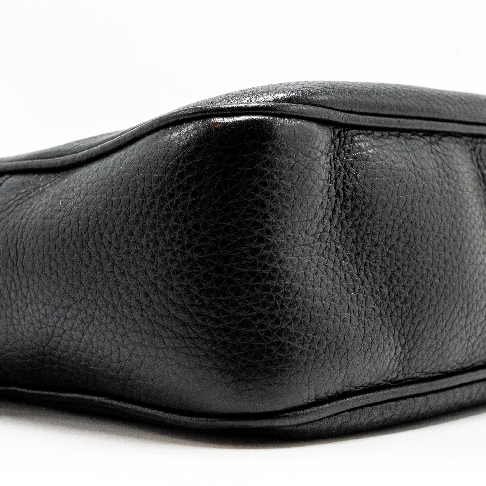 gucci-soho-disco-camera-crossbody-bag-calfskin-black-lghw
