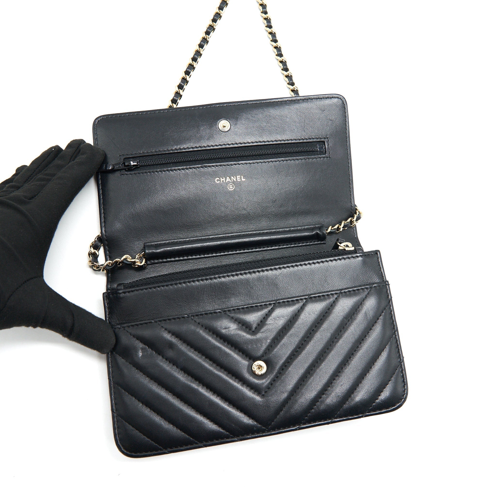 chanel-chevron-wallet-on-chain-lambskin-black-with-ghw