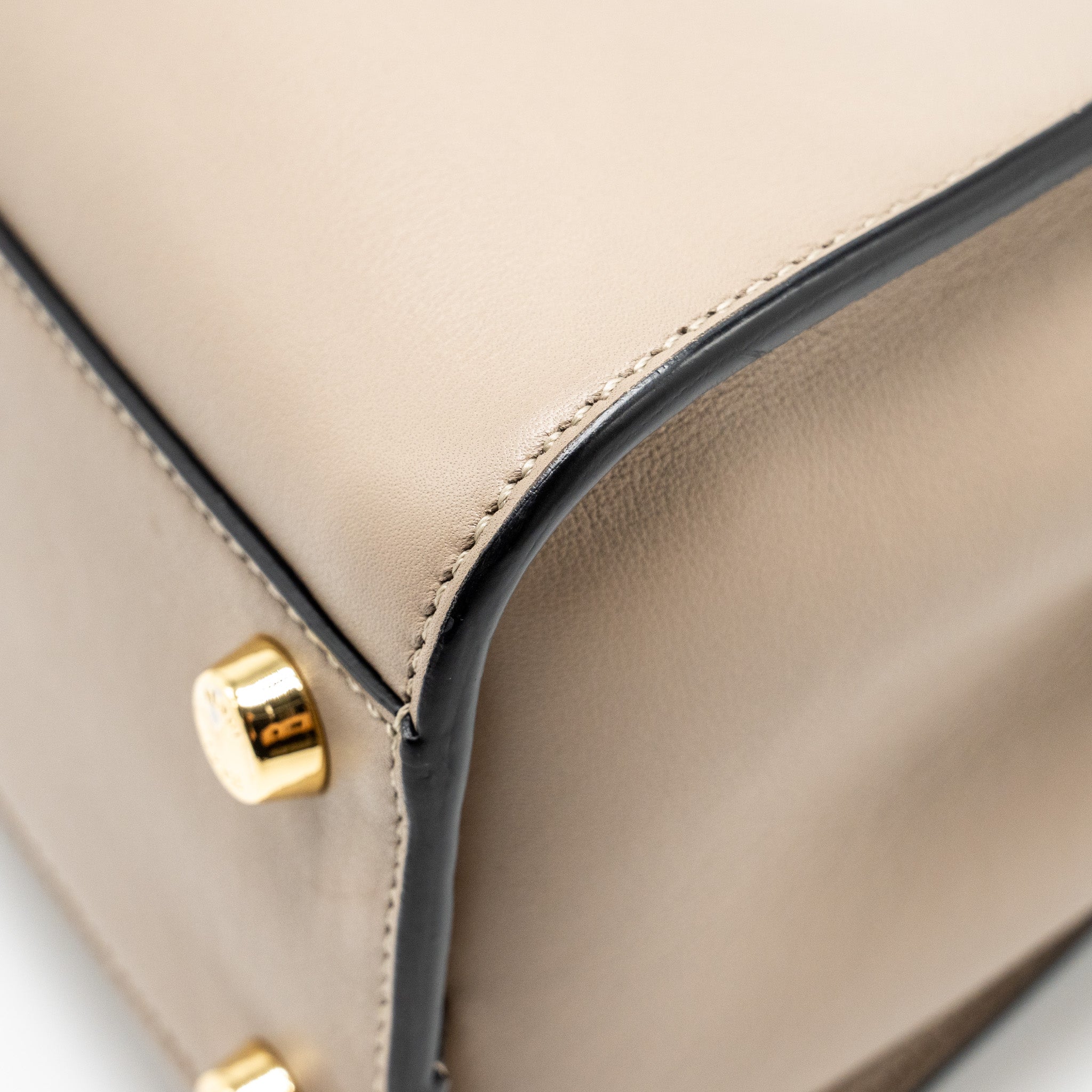 fendi-peekaboo-handle-bag-calfskin-dove-black-ghw