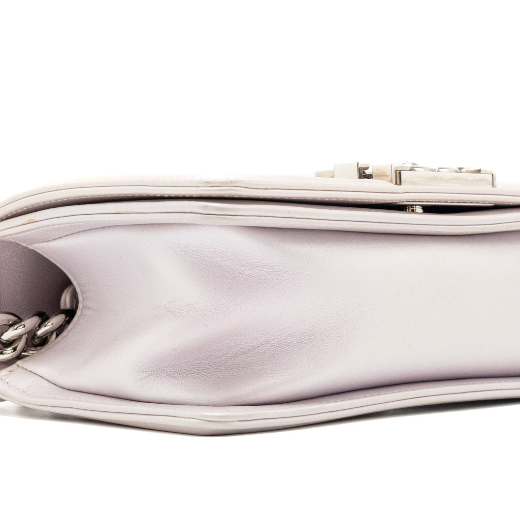 chanel-small-chevron-boy-bag-lambskin-iridescent-light-purple-shw