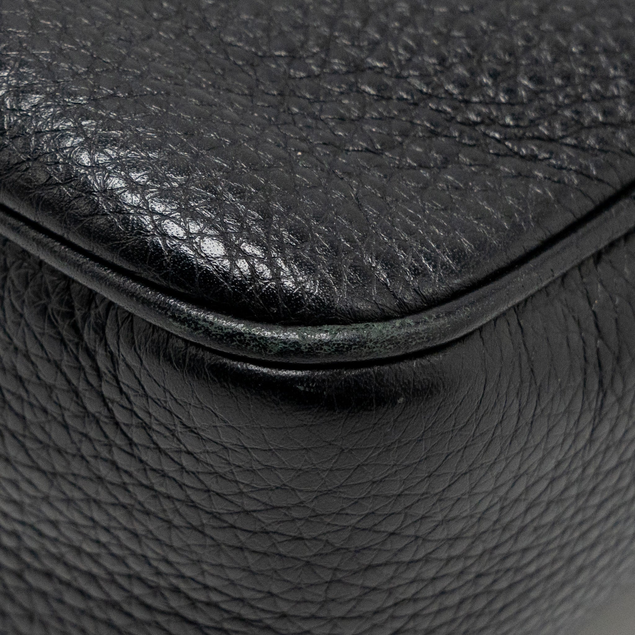 gucci-soho-disco-camera-crossbody-bag-calfskin-black-lghw