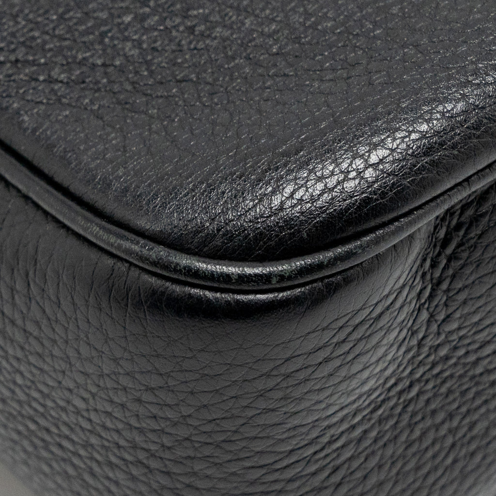 gucci-soho-disco-camera-crossbody-bag-calfskin-black-lghw