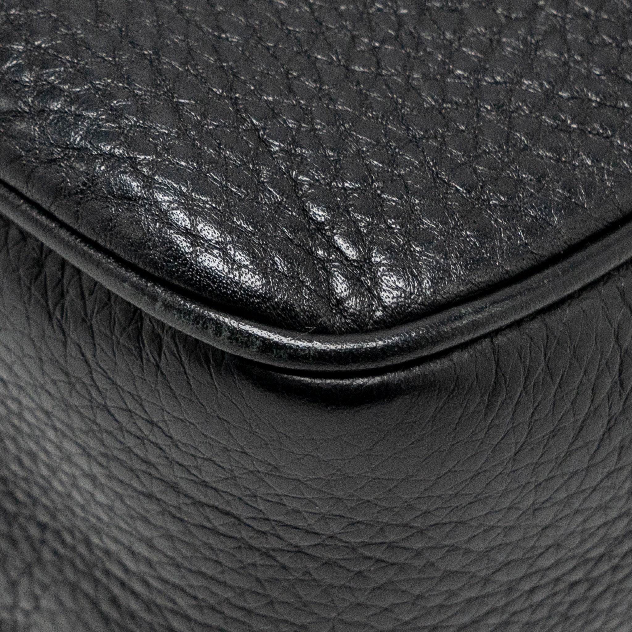 gucci-soho-disco-camera-crossbody-bag-calfskin-black-lghw