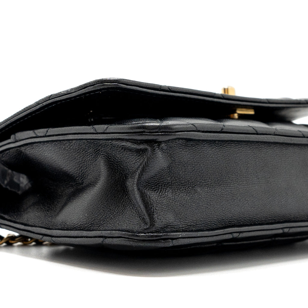 chanel-pearl-crush-wallet-on-chain-lambskin-black-ghwmicrochip