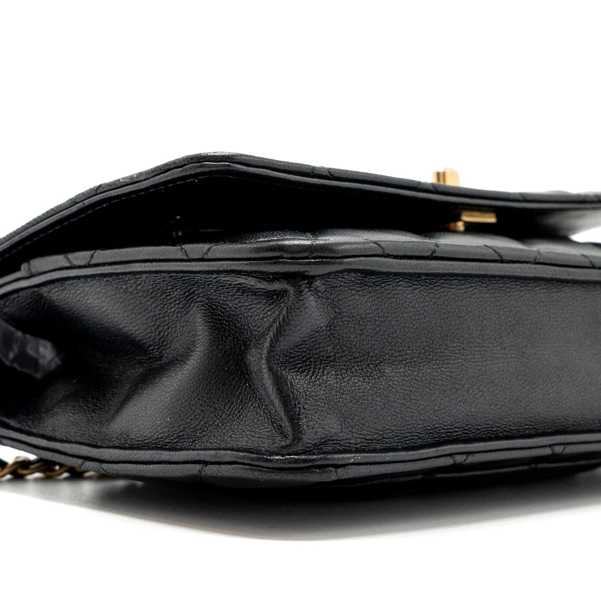 chanel-pearl-crush-wallet-on-chain-lambskin-black-ghwmicrochip
