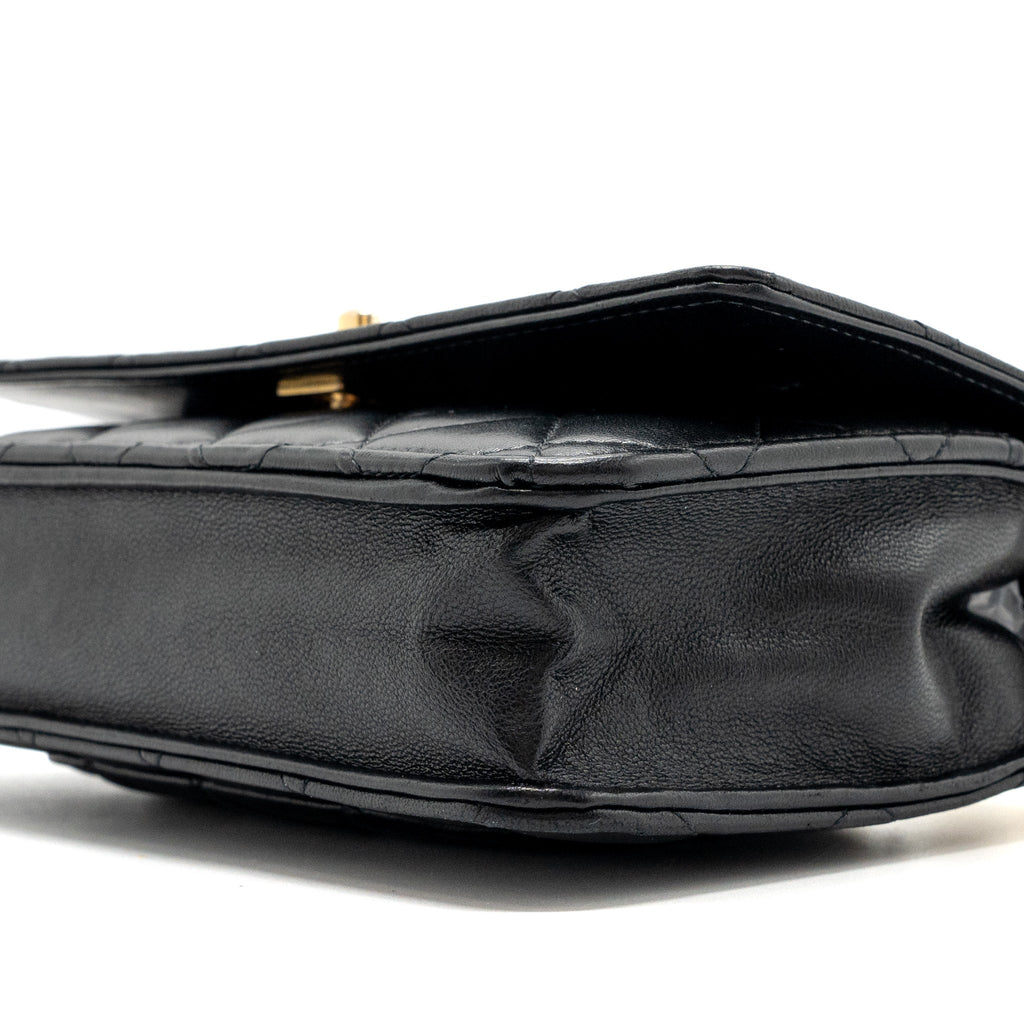 chanel-pearl-crush-wallet-on-chain-lambskin-black-ghwmicrochip