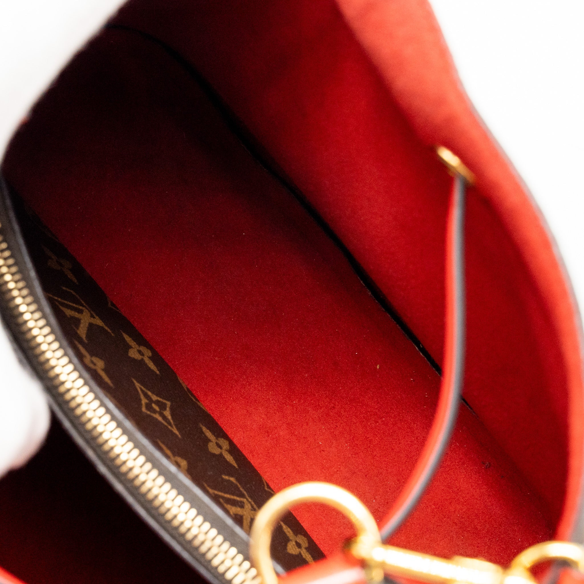 louis-vuitton-neo-noe-monogram-canvas-red-ghw