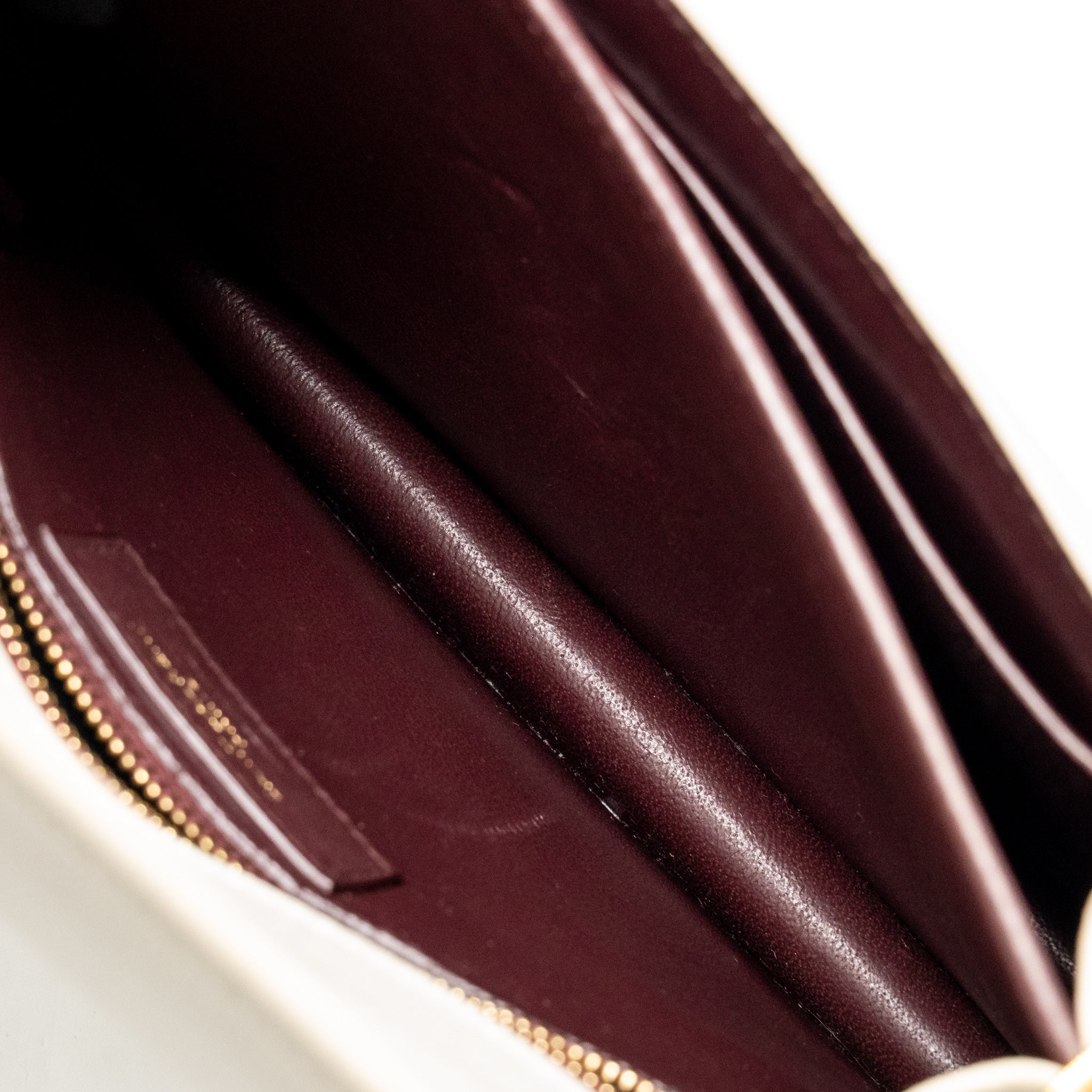 saint-laurent-ysl-cassandra-chain-wallet-grained-calfskin-creamy-white-ghw