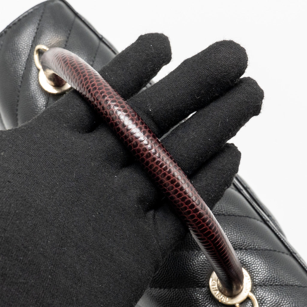 chanel-medium-chevron-coco-handle-caviar-black-burgundy-handle-lghw-copy