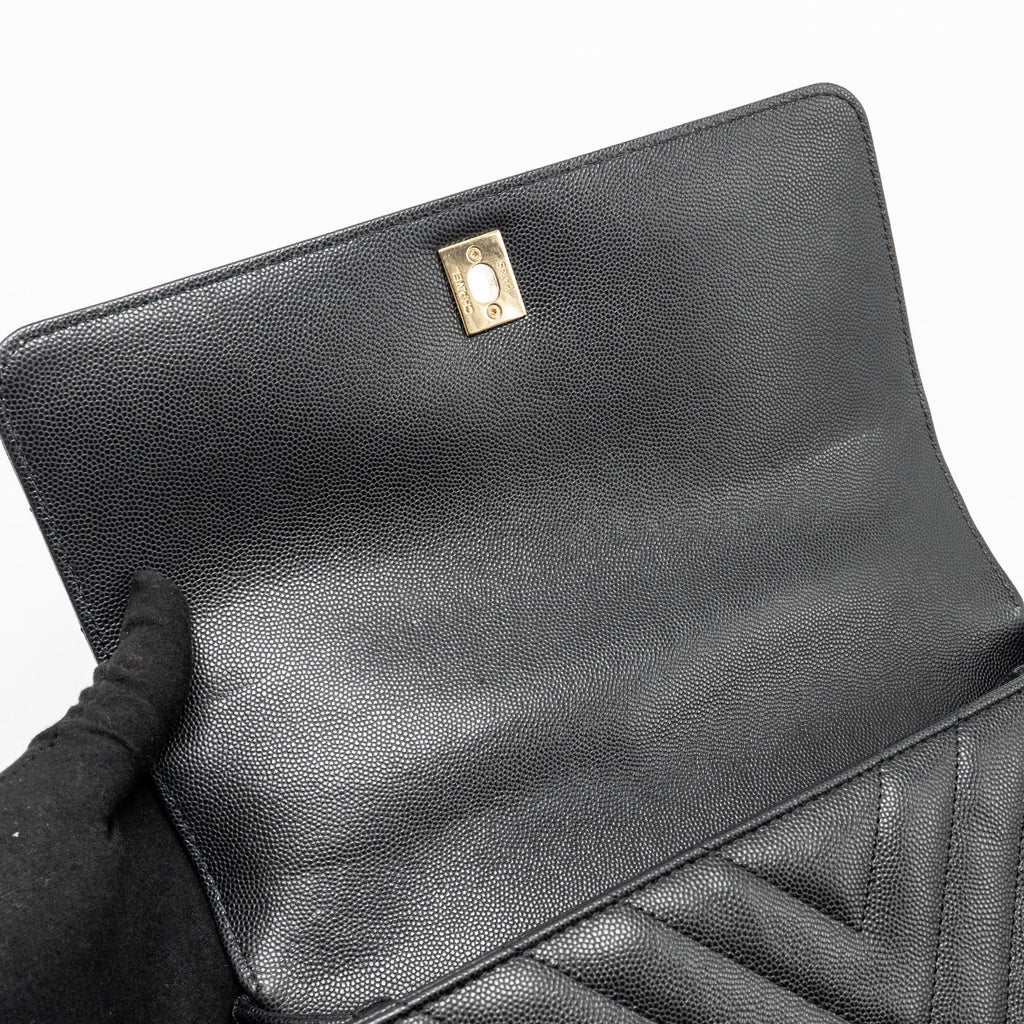 chanel-medium-chevron-coco-handle-caviar-black-burgundy-handle-lghw-copy