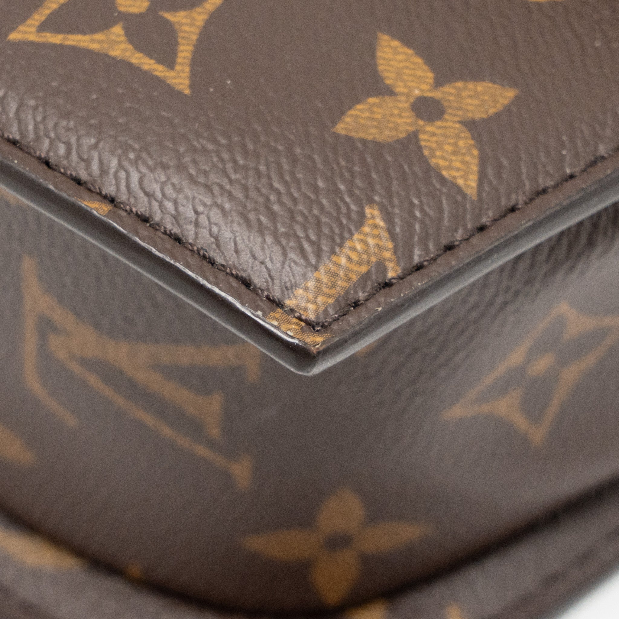 louis-vuitton-tilsitt-monogram-reverse-canvas-ghw