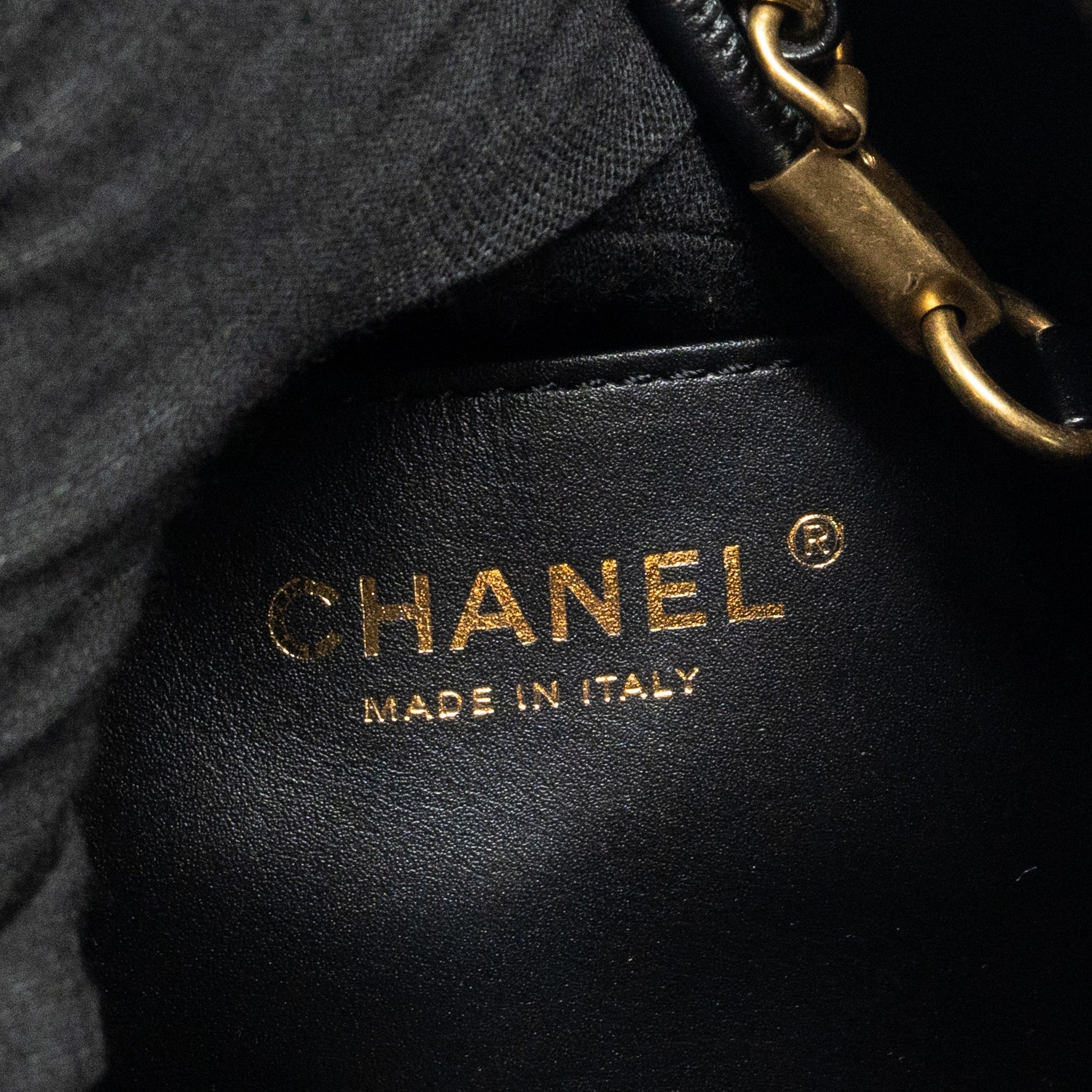 chanel-mini-22-bag-shiny-calfskin-black-ghw-microchip-5
