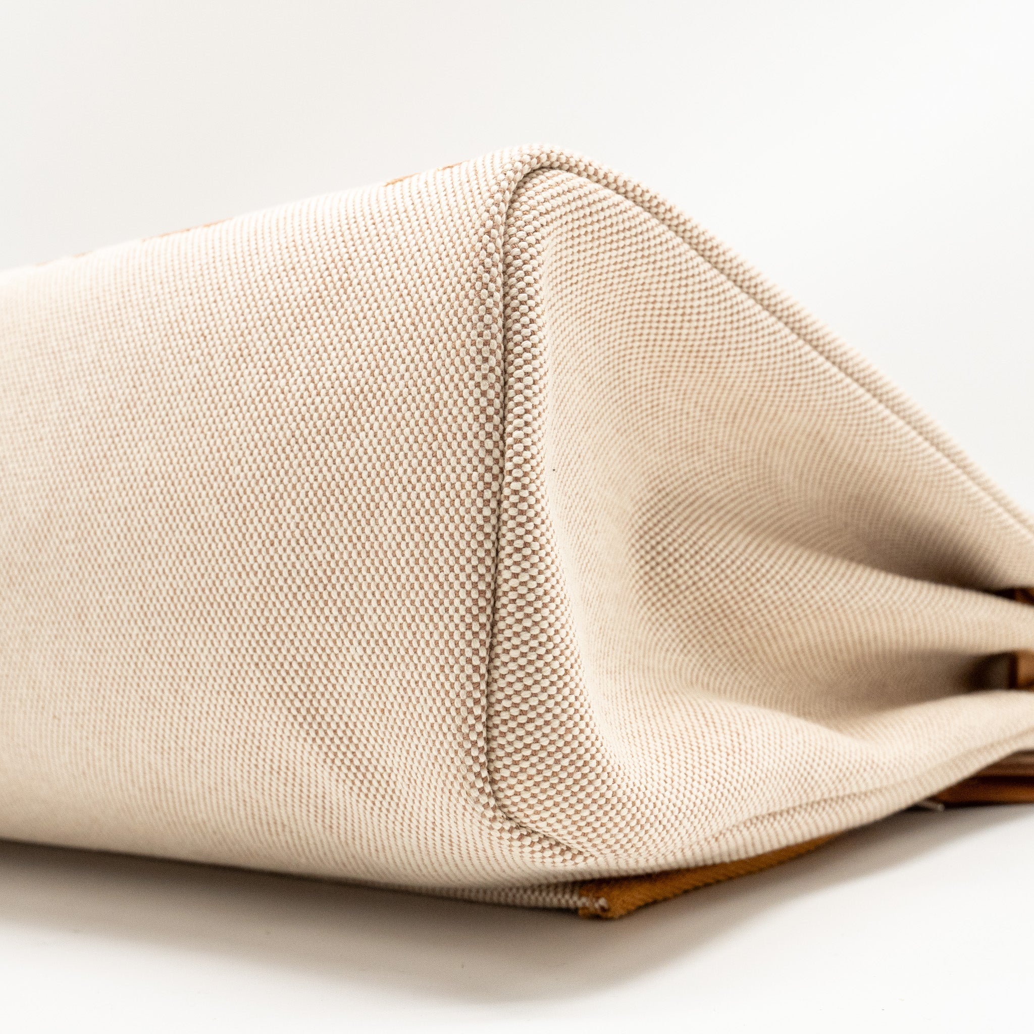 hermes-herbag-zip-31-toile-h-en-relief-brides-gala-nat-sable-ecru-beige-shw-stamp-z